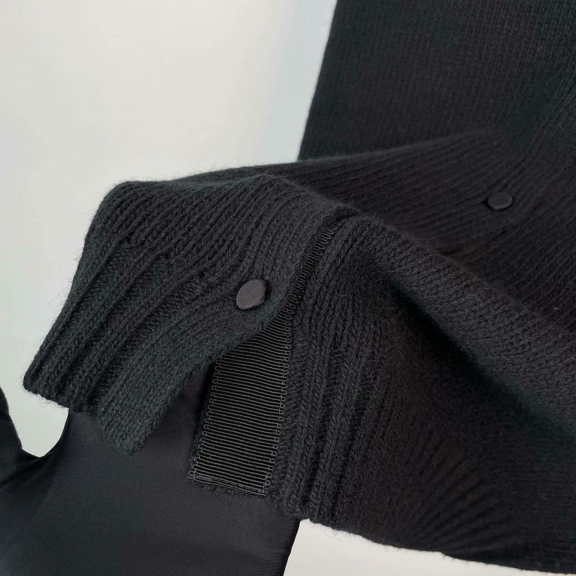 Prada Prada Black Sweater 40 Women Size M / US 6-8 / IT 42-44 - 9 Thumbnail