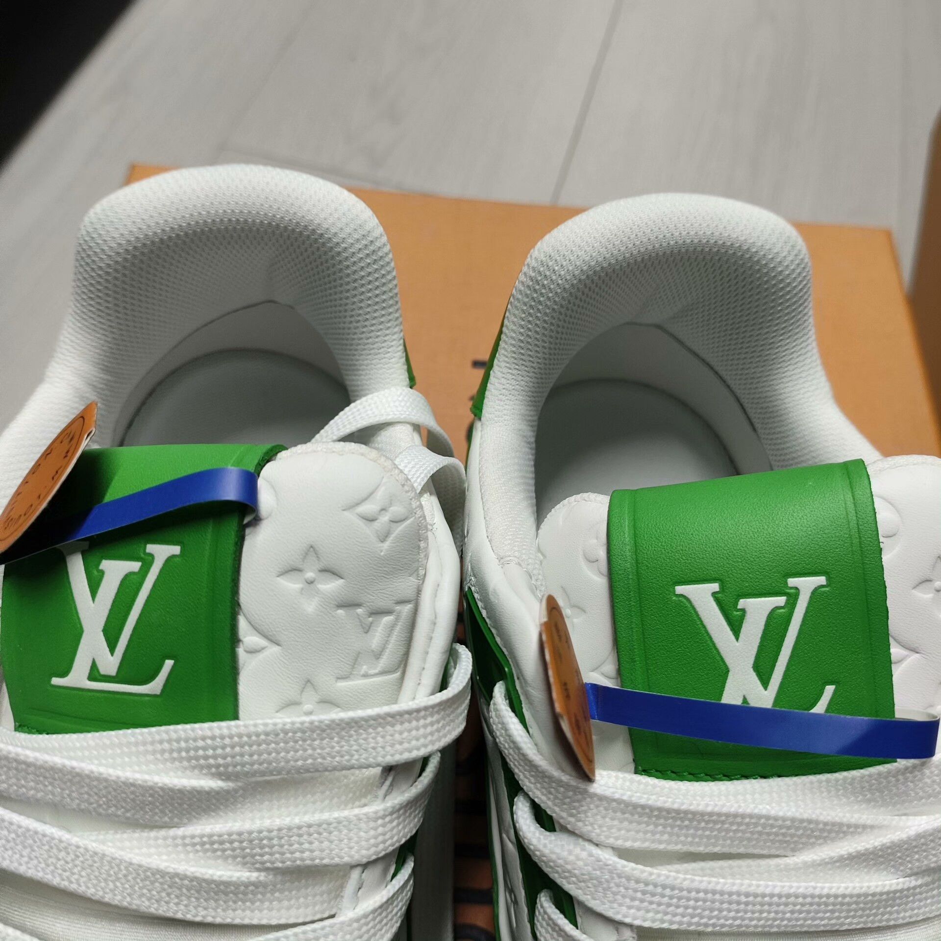 Louis Vuitton Louis Vuitton Green Lowtop Sneakers 5 Men Size US 5 / EU 37 - 2 Thumbnail