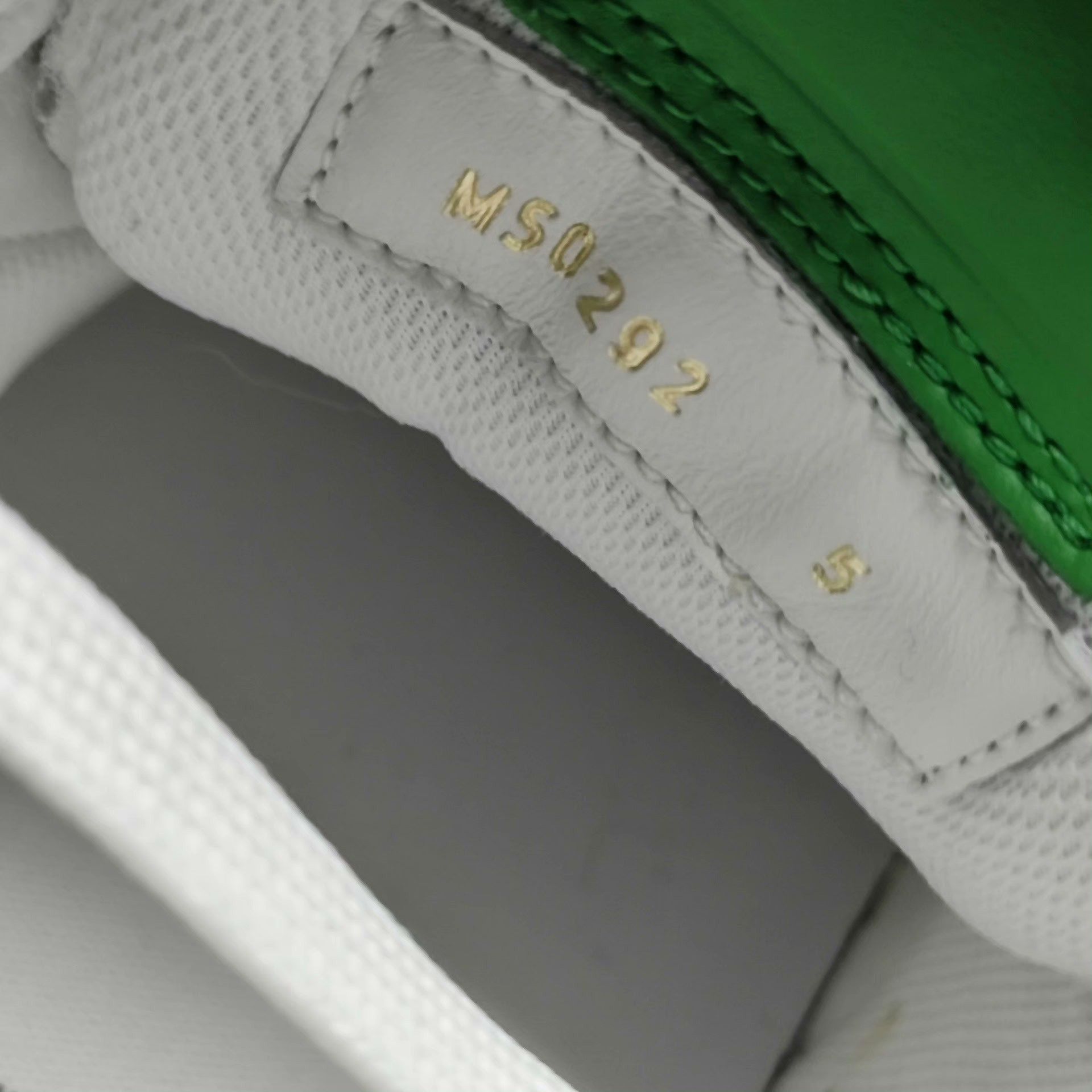 Louis Vuitton Louis Vuitton Green Lowtop Sneakers 5 Men Size US 5 / EU 37 - 5 Thumbnail