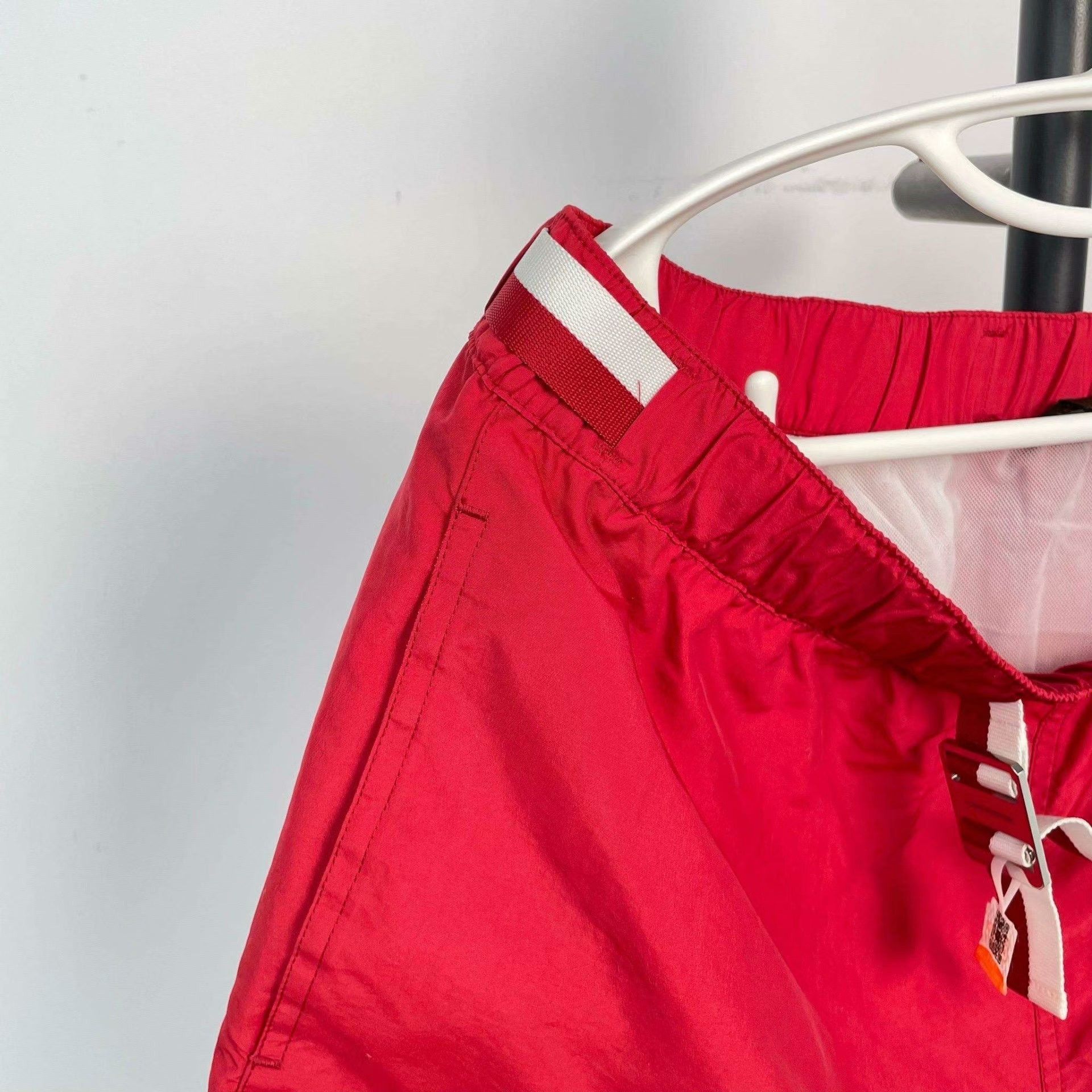 Louis Vuitton Louis Vuitton Red Shorts XS Men Size US 28 / EU 44 - 7 Thumbnail