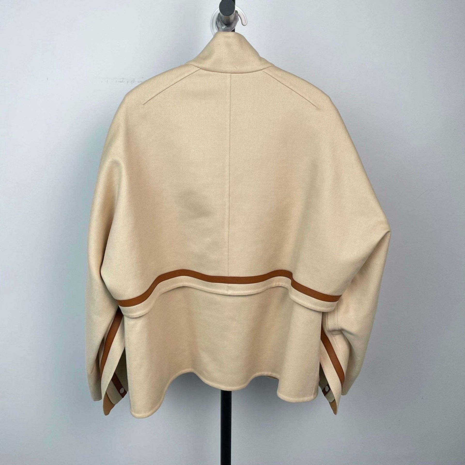 Hermes Hermes Beige Coat 34 Women Size XS / US 0-2 / IT 36-38 - 2 Thumbnail