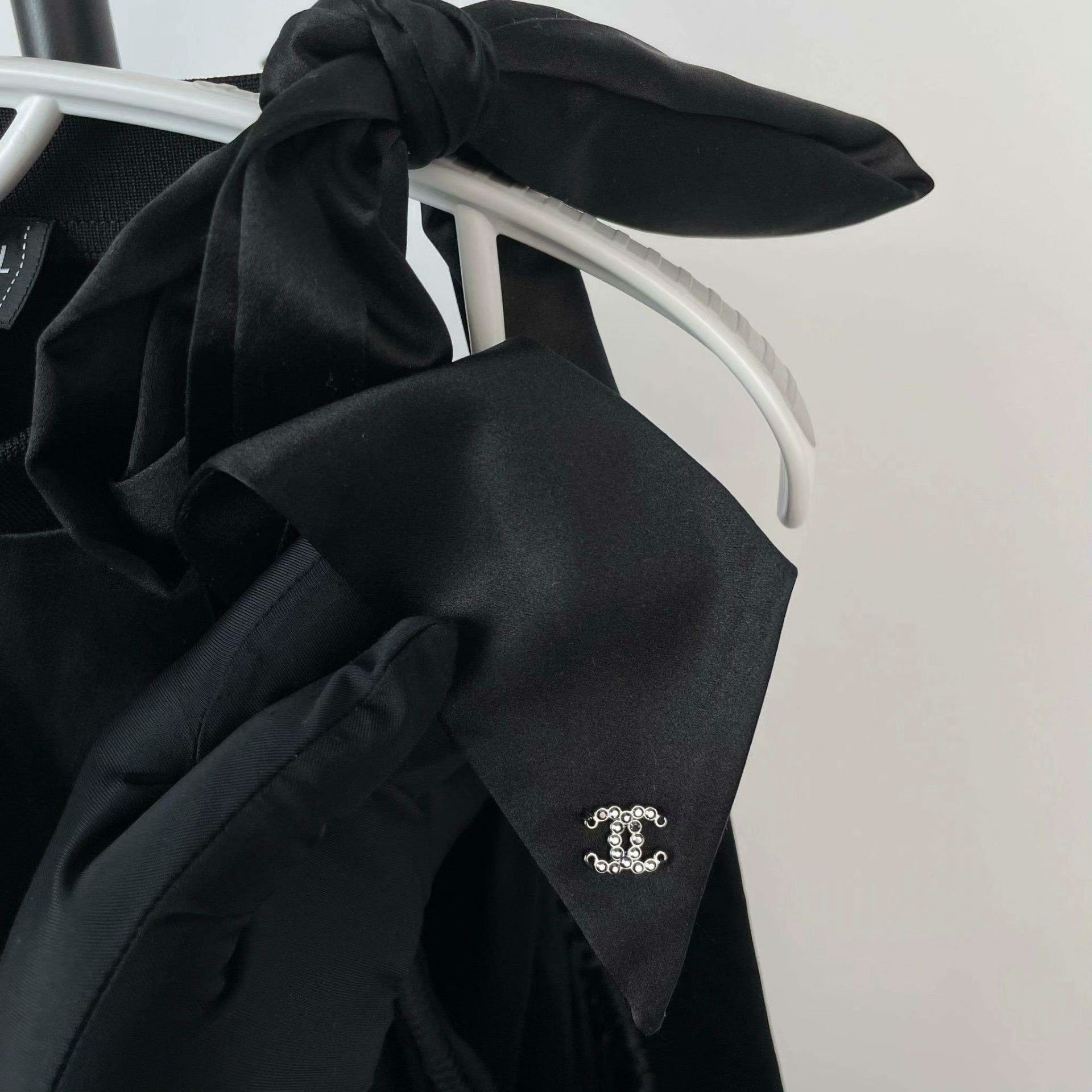 Chanel Chanel Silk Black T-Shirt S Women Size S / US 4 / IT 40 - 9 Thumbnail