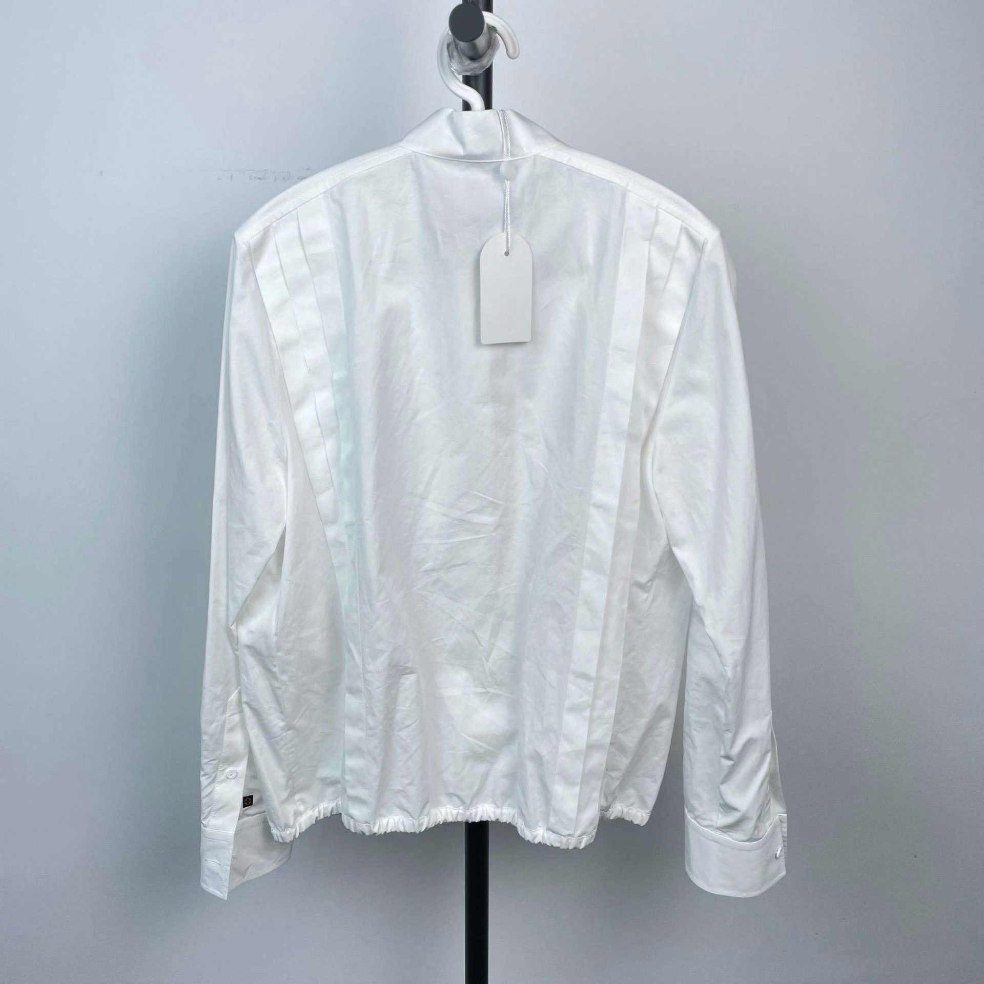 Louis Vuitton Louis Vuitton White Shirt 40 Men Size US M / EU 48-50 / 2 - 2 Thumbnail