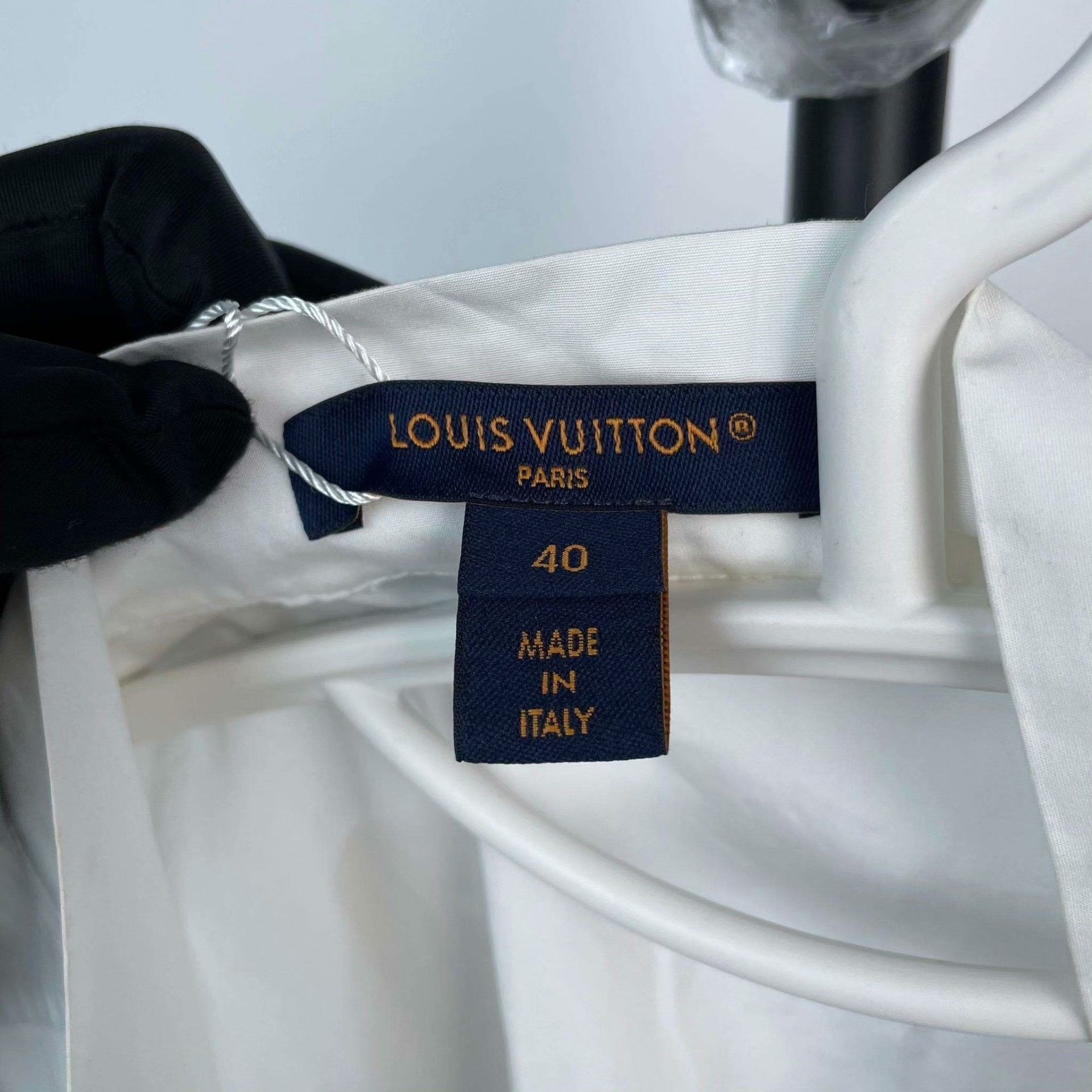 Louis Vuitton Louis Vuitton White Shirt 40 Men Size US M / EU 48-50 / 2 - 3 Thumbnail