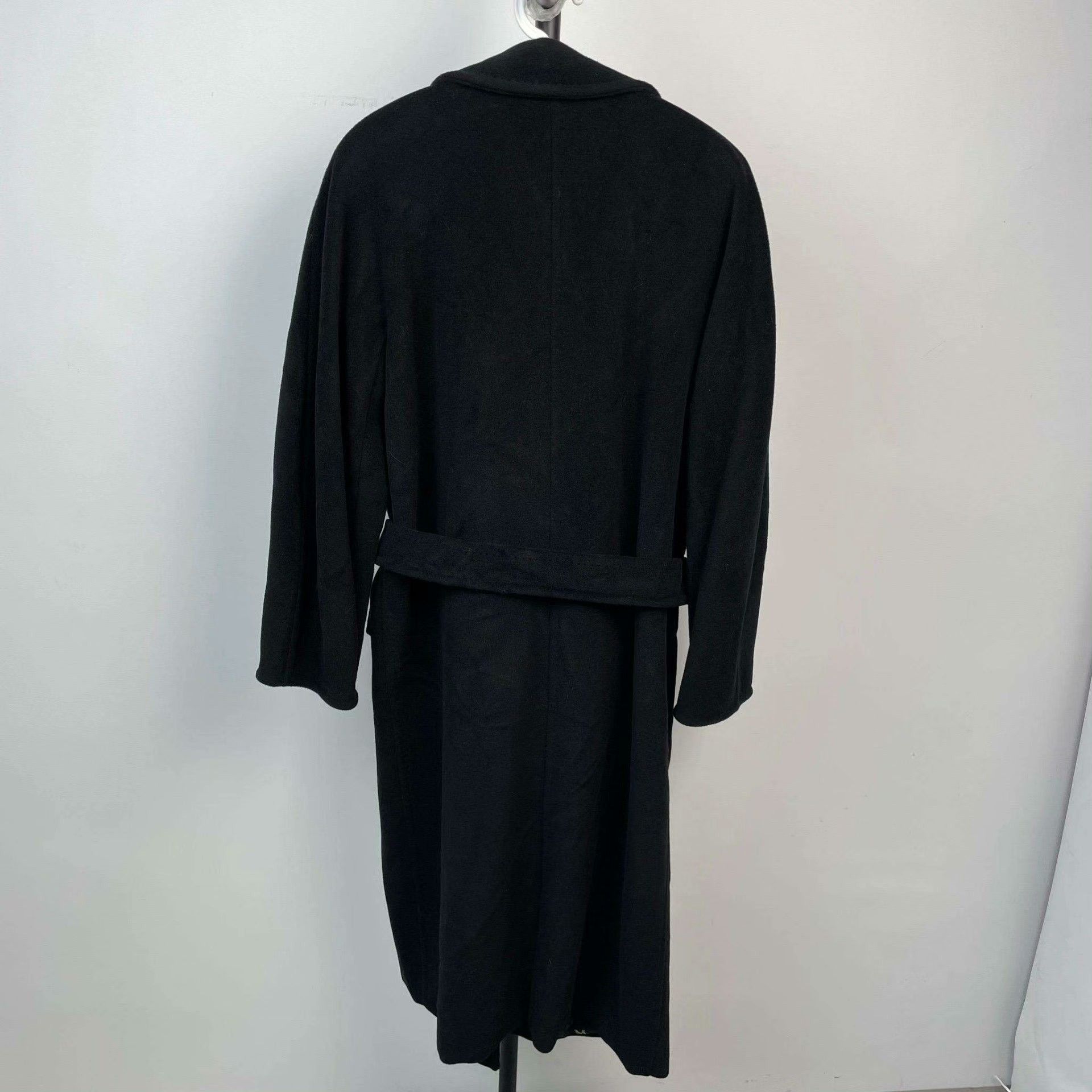 Max Mara Max Mara Black Coat L Women Size L / US 10 / IT 46 - 2 Thumbnail
