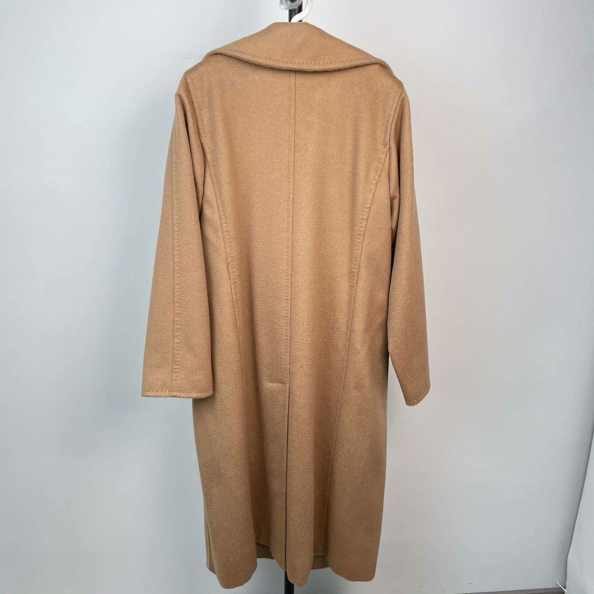 Max Mara Max Mara Coat L Women Size L / US 10 / IT 46 - 2 Thumbnail