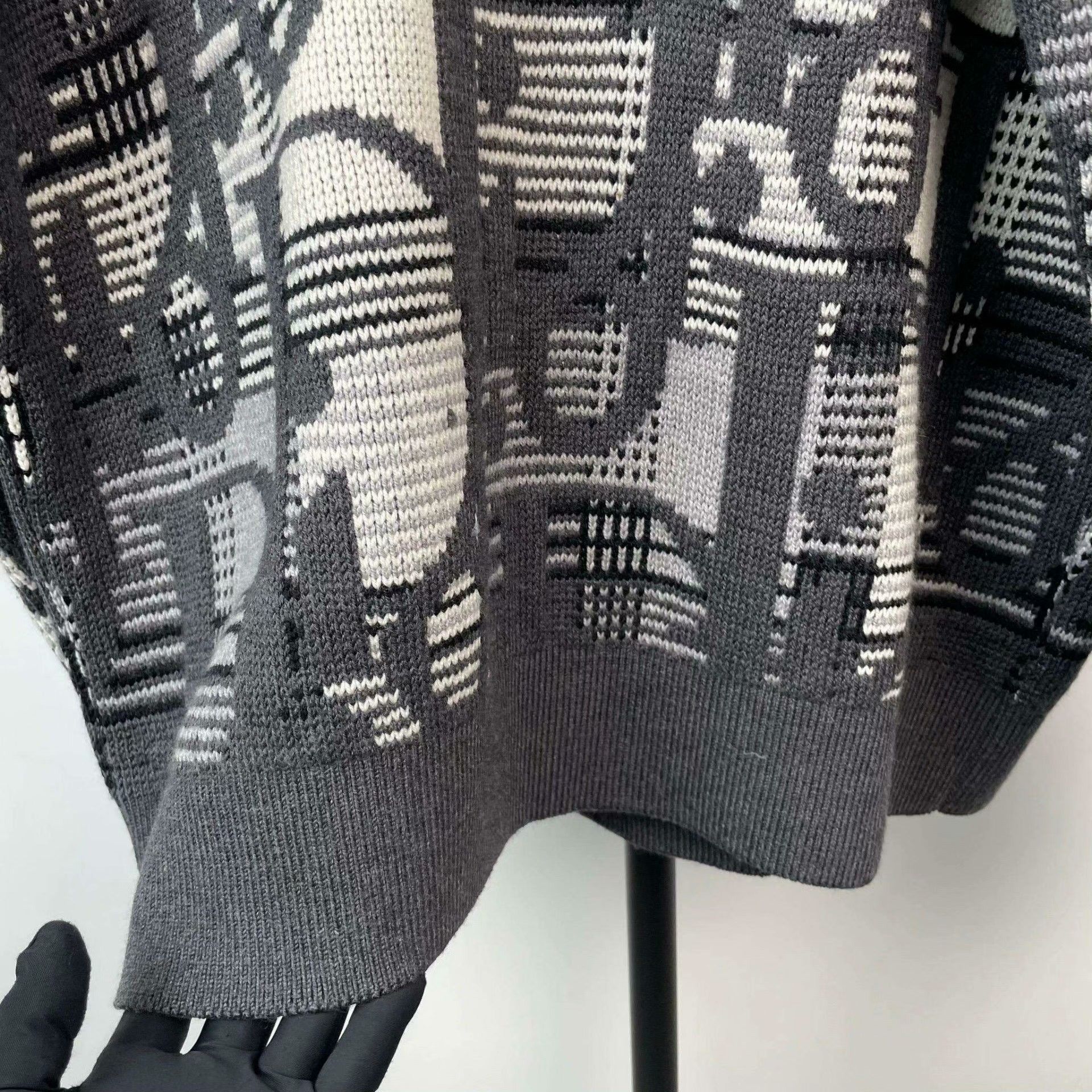 Dior Dior Retro Wool Gray Sweater L Women Size L / US 10 / IT 46 - 9 Thumbnail