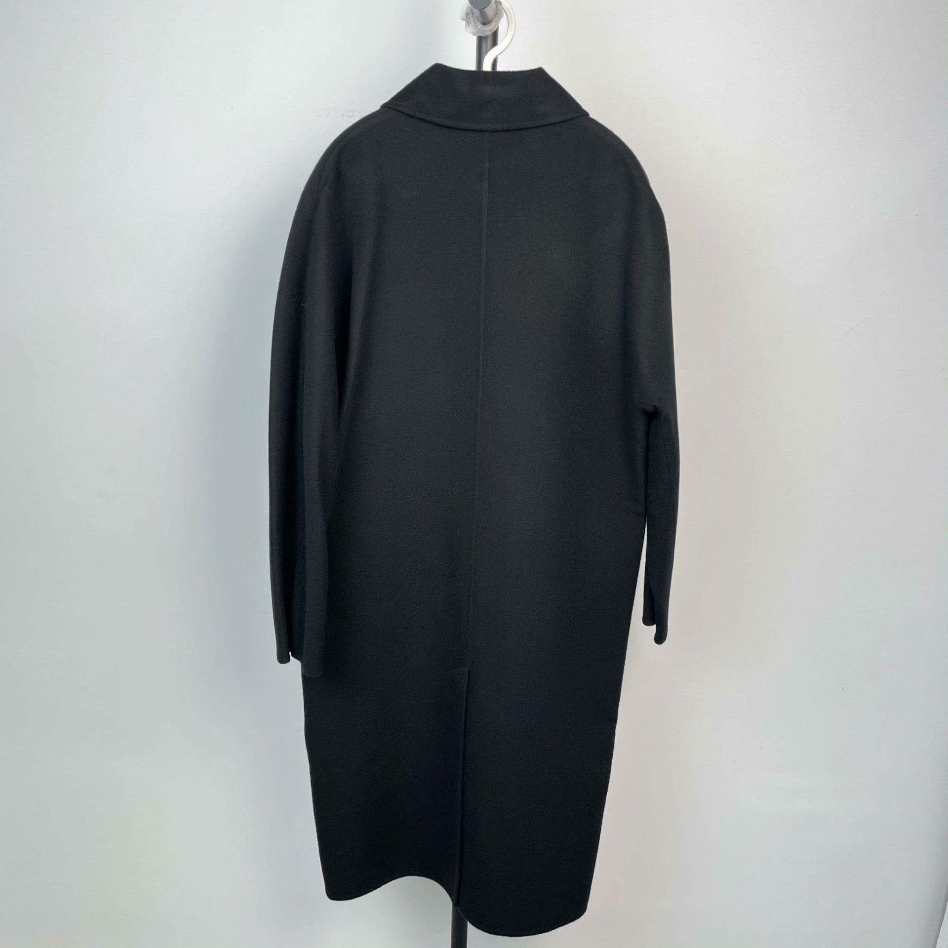 Hermes Hermes Black Coat M Women Size M / US 6-8 / IT 42-44 - 2 Thumbnail