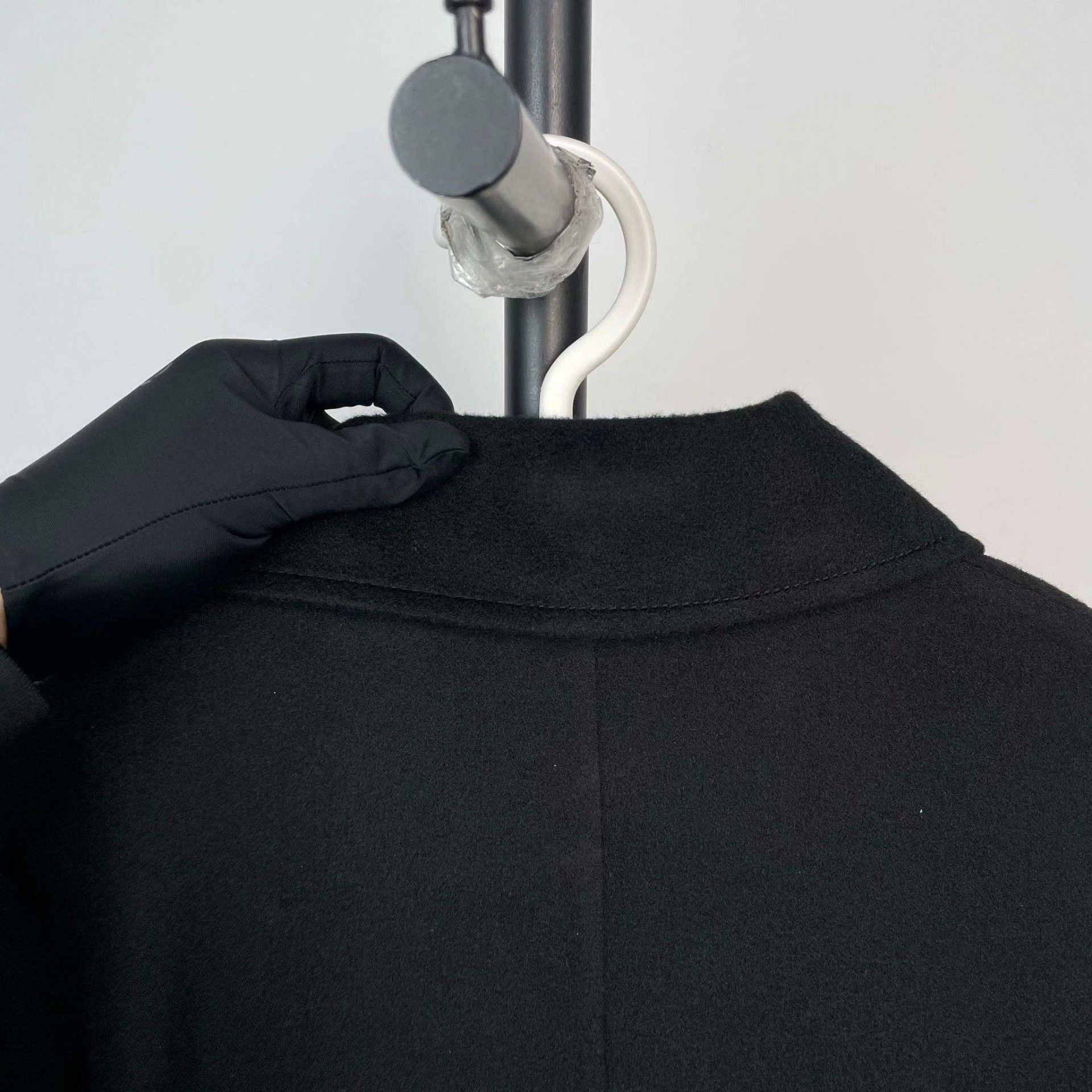Hermes Hermes Black Coat M Women Size M / US 6-8 / IT 42-44 - 8 Thumbnail