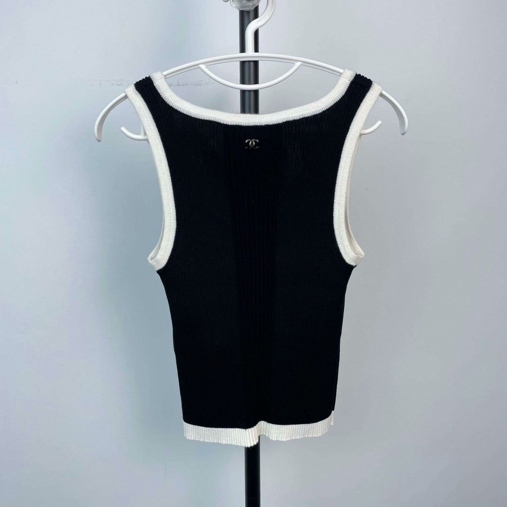 Chanel Chanel Knit Black Tank Top 40 Women Size M / US 6-8 / IT 42-44 - 2 Thumbnail