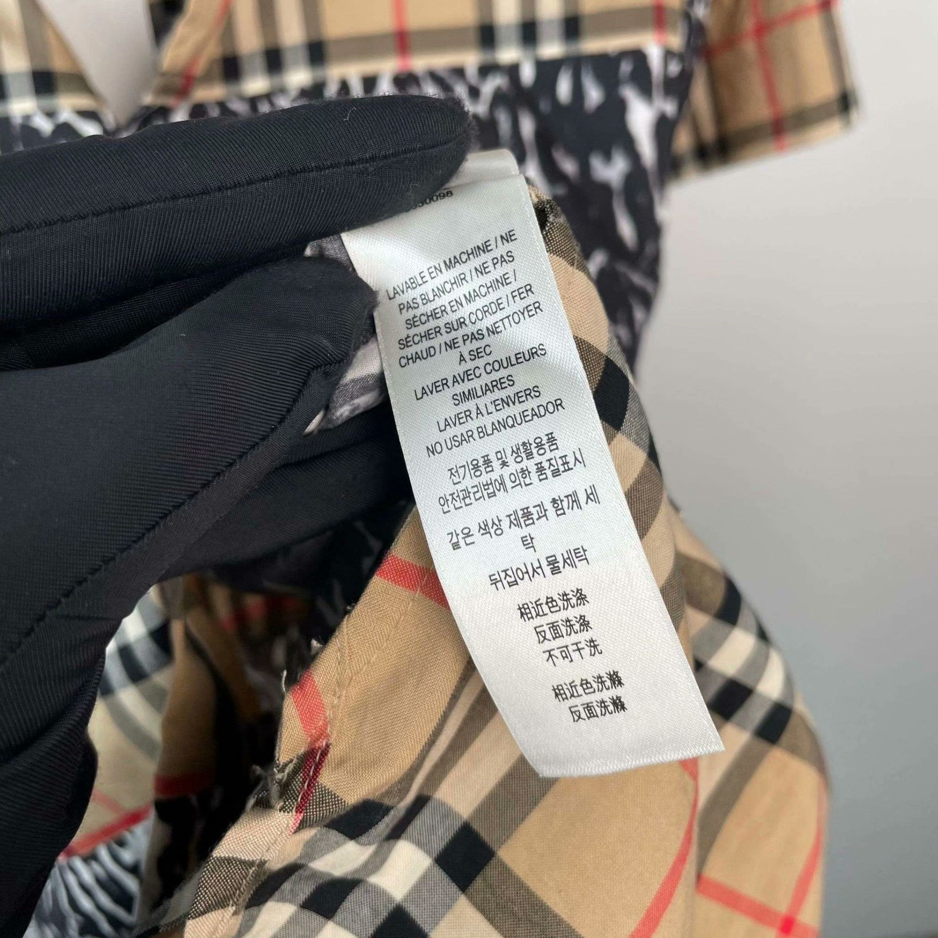 Burberry Burberry Shirt XL Men Size US XL / EU 56 / 4 - 7 Thumbnail