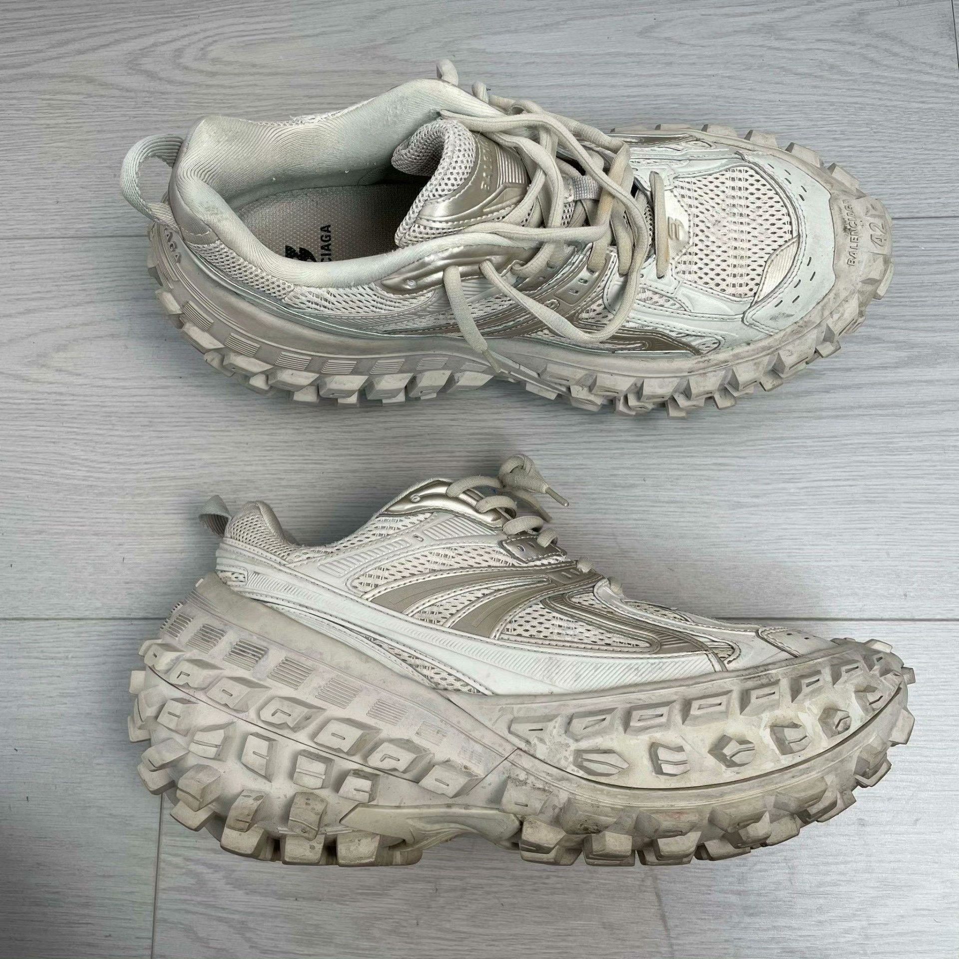 Balenciaga Balenciaga Beige Lowtop Sneakers 42 Men Size US 9 / EU 42 - 3 Thumbnail