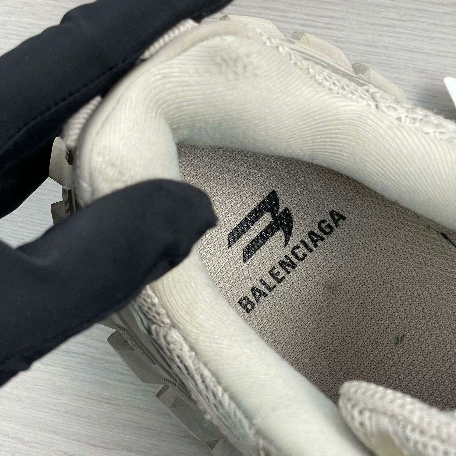 Balenciaga Balenciaga Beige Lowtop Sneakers 42 Men Size US 9 / EU 42 - 6 Thumbnail