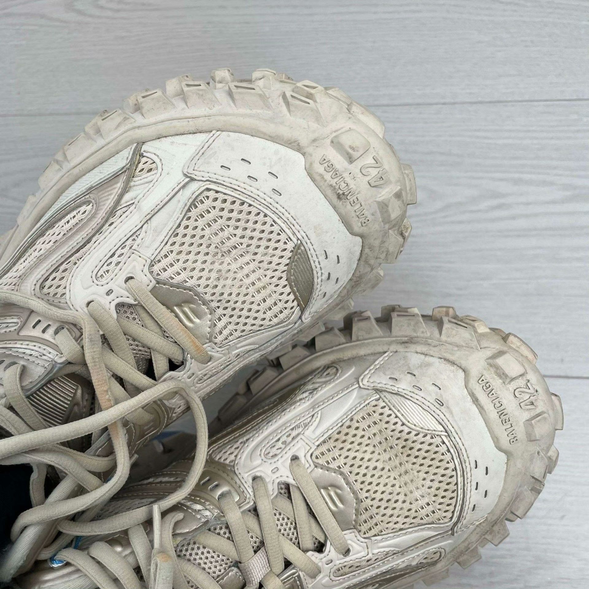 Balenciaga Balenciaga Beige Lowtop Sneakers 42 Men Size US 9 / EU 42 - 7 Thumbnail