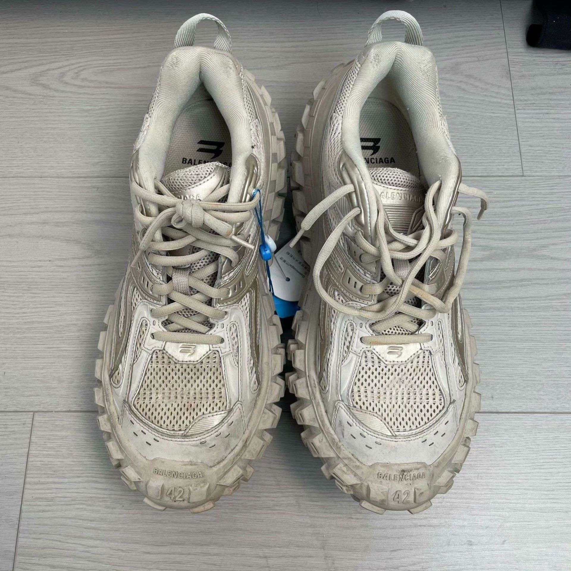 Balenciaga Balenciaga Beige Lowtop Sneakers 42 Men Size US 9 / EU 42 - 2 Thumbnail