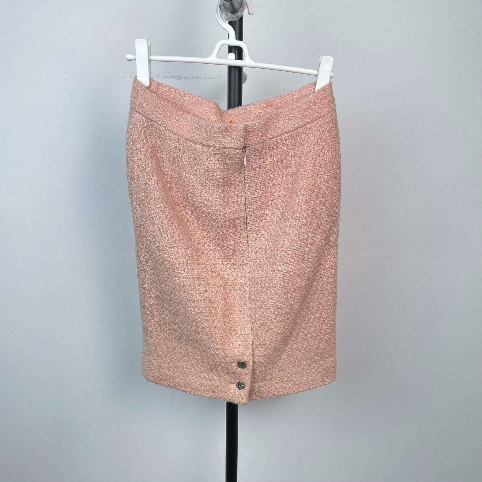 Chanel Chanel Pink Skirt S Women Size 26" / US 2 / IT 38 - 2 Thumbnail
