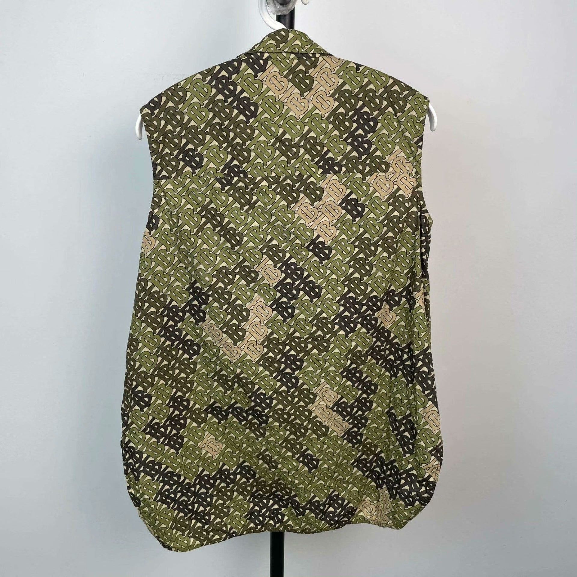Burberry Burberry Vest XL Women Size XL / US 12-14 / IT 48-50 - 2 Thumbnail