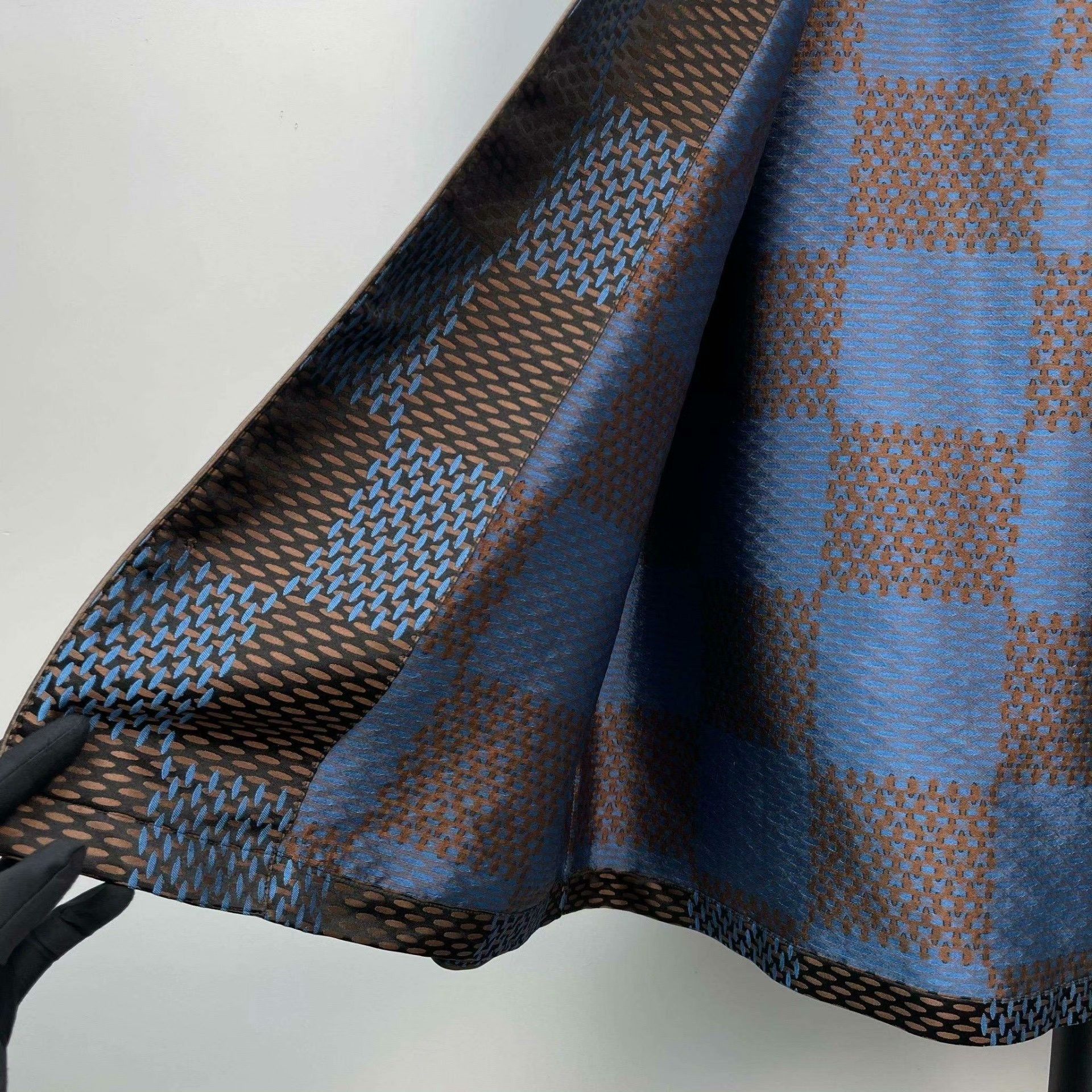 Louis Vuitton Louis Vuitton Checkered Blue Light Jacket XL Men Size US XL / EU 56 / 4 - 9 Thumbnail