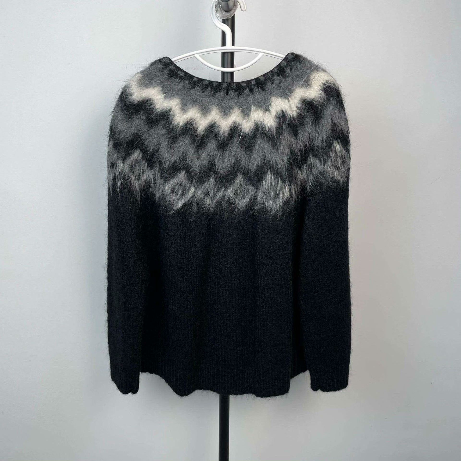 Celine Celine Knit Wool Black Sweater M Women Size M / US 6-8 / IT 42-44 - 2 Thumbnail
