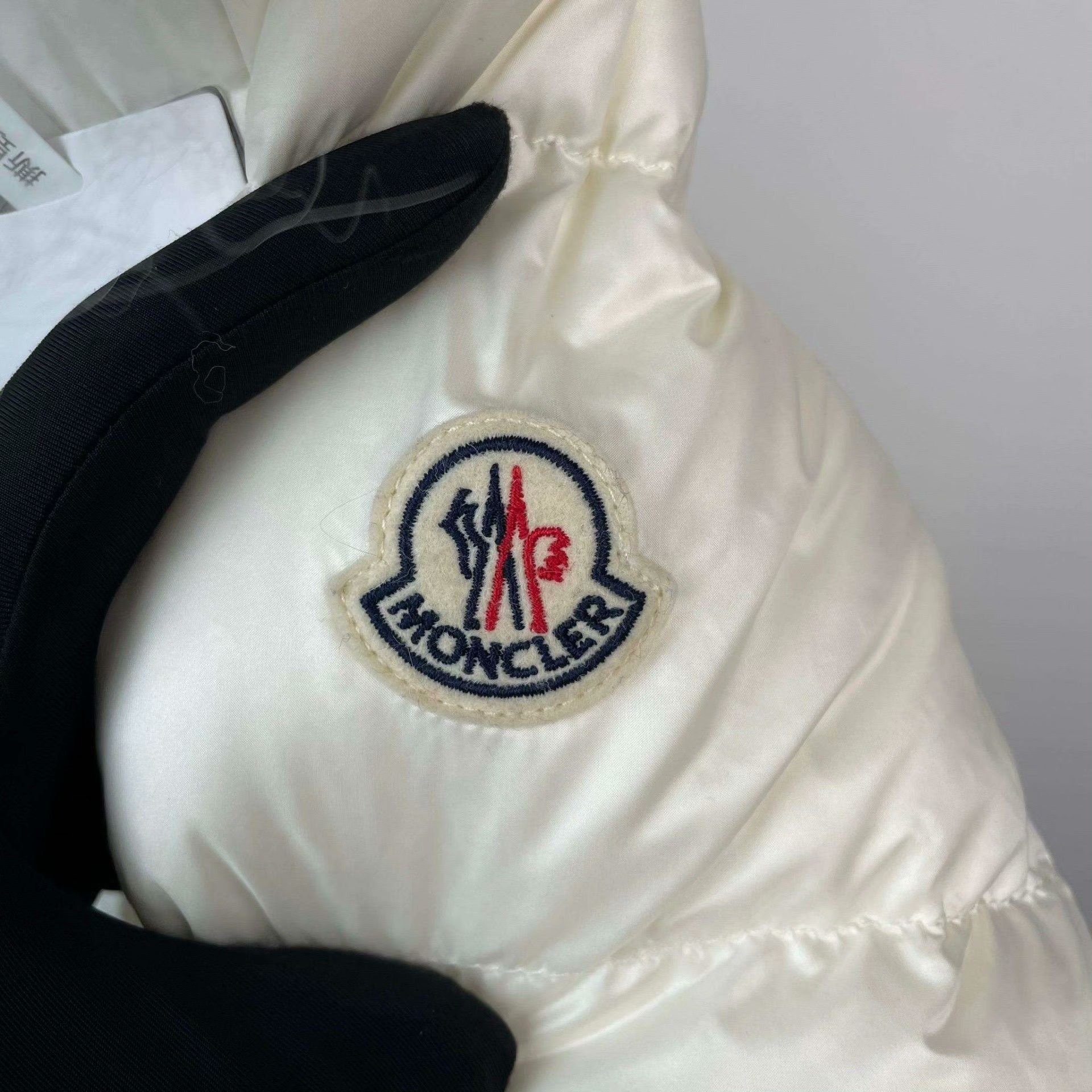 Moncler Moncler Down White Down Jacket M Women Size M / US 6-8 / IT 42-44 - 4 Thumbnail
