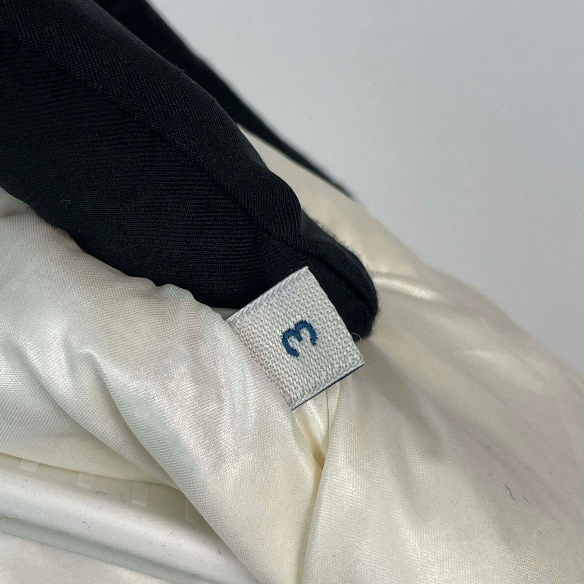 Moncler Moncler Down Cropped White Heavy Coat L Men Size US L / EU 52-54 / 3 - 4 Thumbnail