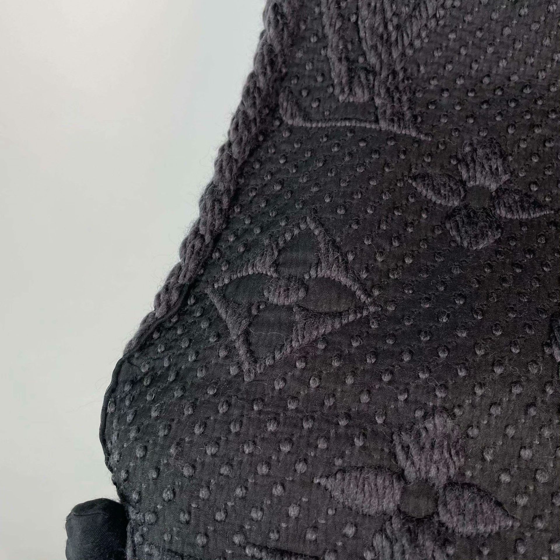Louis Vuitton Louis Vuitton Black Scarf L Men Size ONE SIZE - 7 Thumbnail