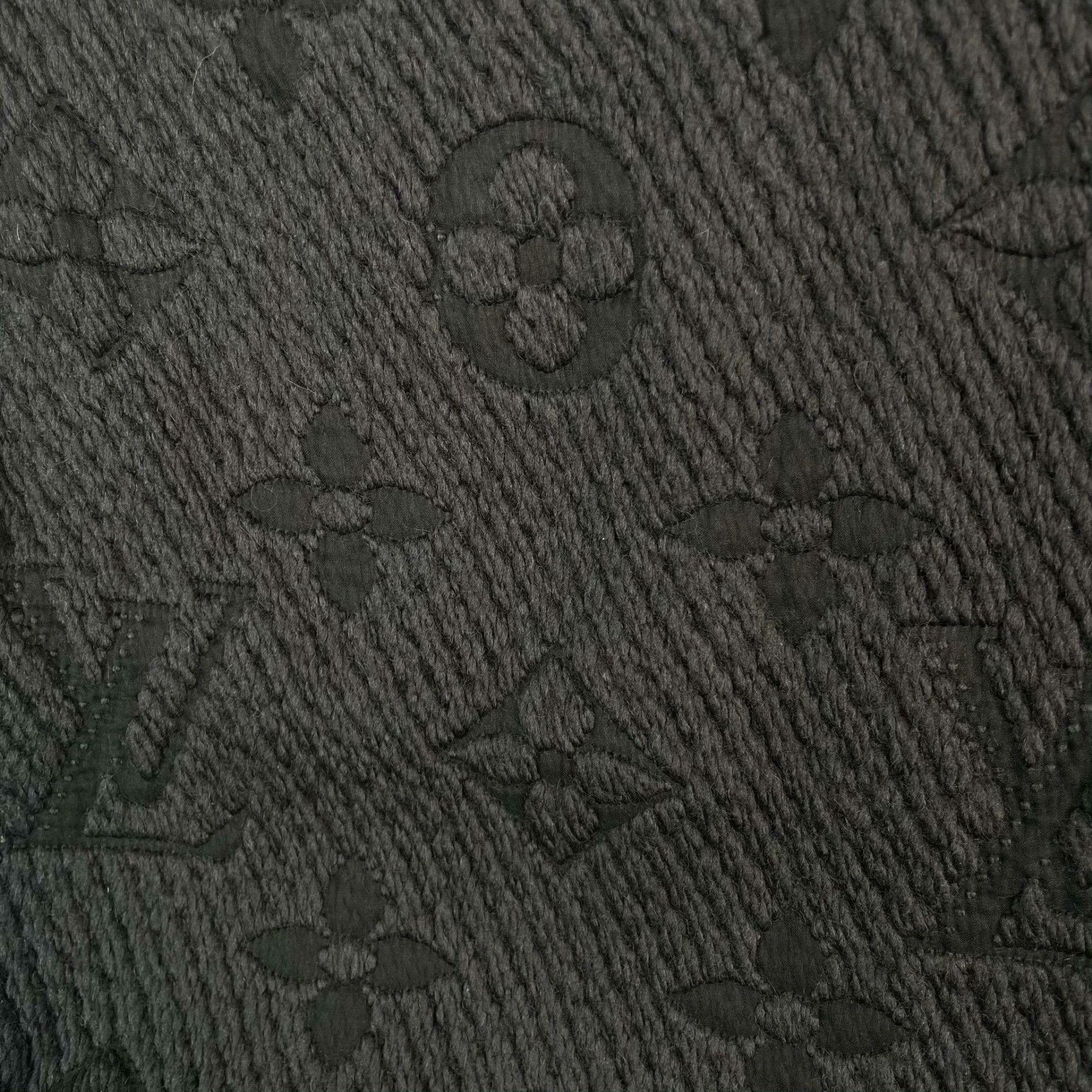 Louis Vuitton Louis Vuitton Black Scarf L Men Size ONE SIZE - 4 Thumbnail