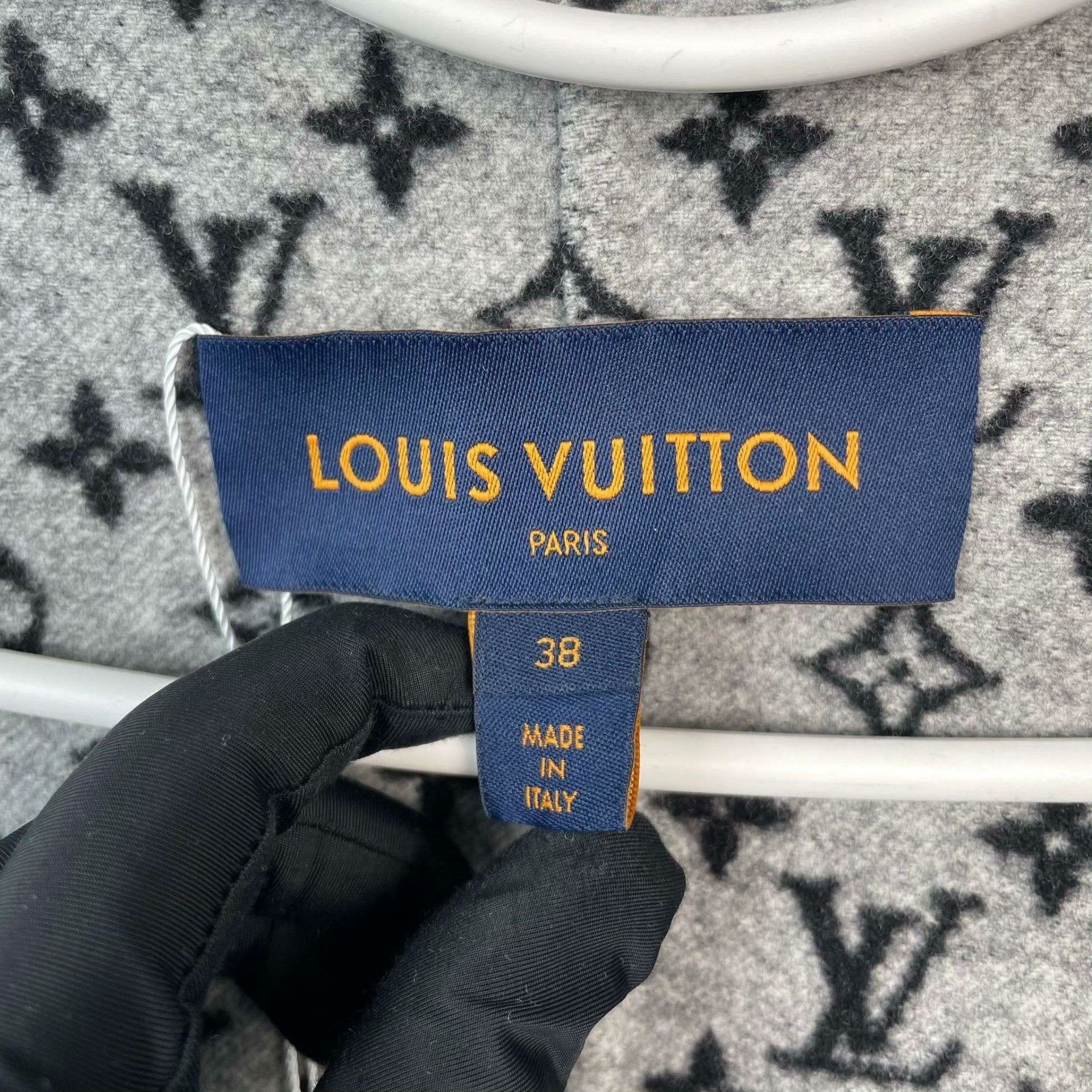 Louis Vuitton Louis Vuitton Black Heavy Coat 38 Men Size US S / EU 44-46 / 1 - 5 Thumbnail