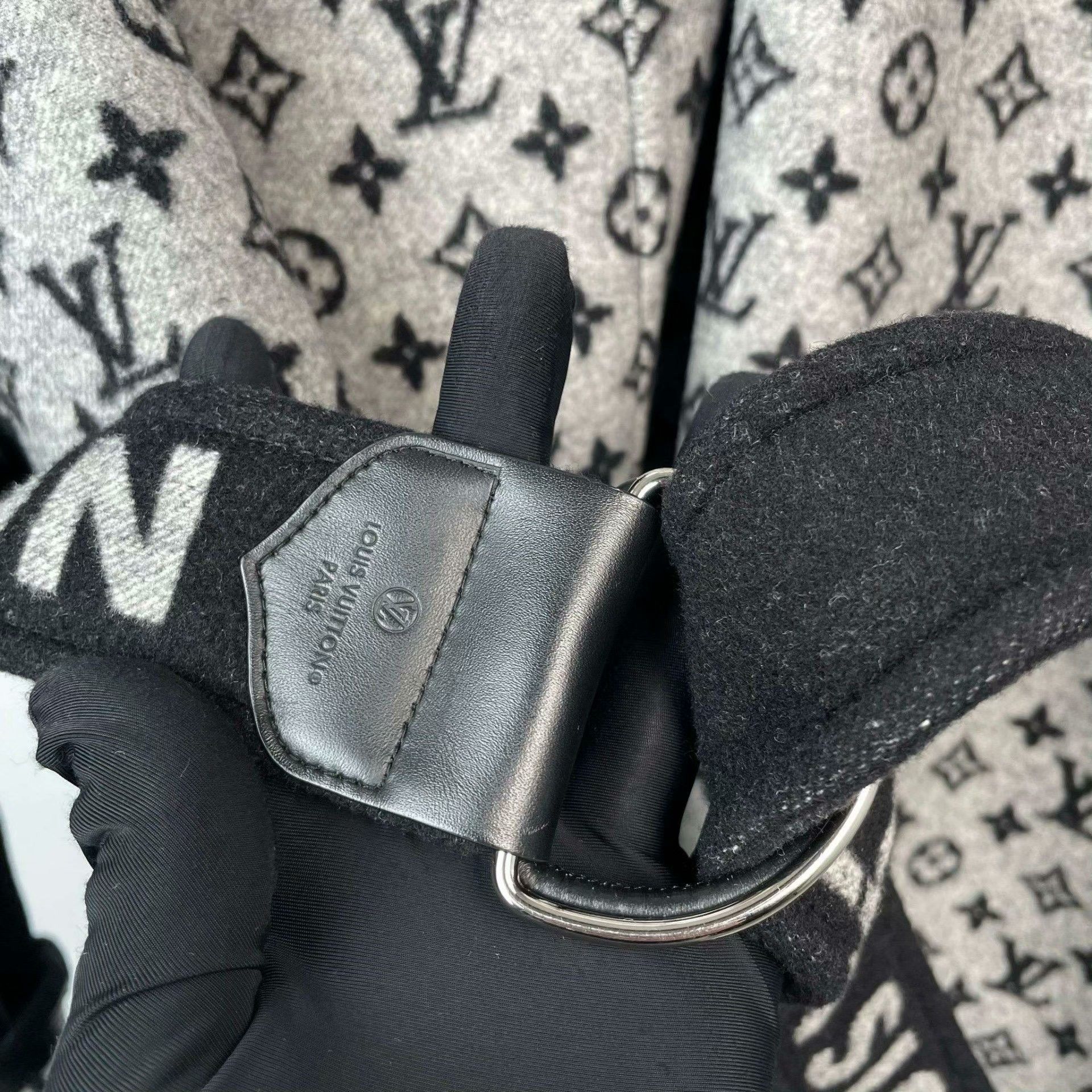 Louis Vuitton Louis Vuitton Black Heavy Coat 38 Men Size US S / EU 44-46 / 1 - 4 Thumbnail