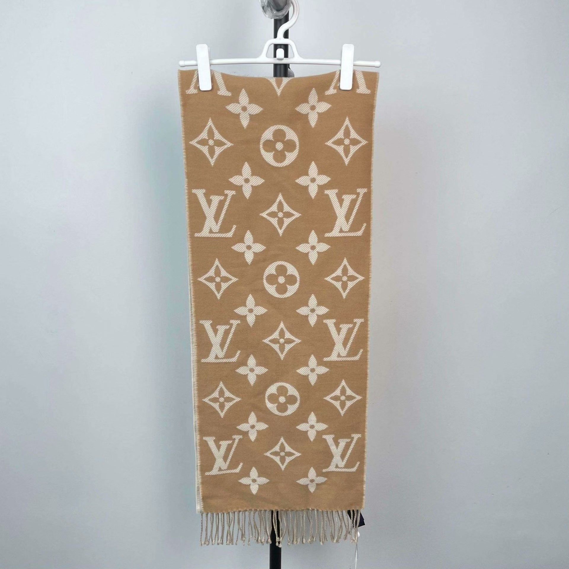 Louis Vuitton Louis Vuitton Wool Scarf 26 Men Size ONE SIZE - 9 Thumbnail