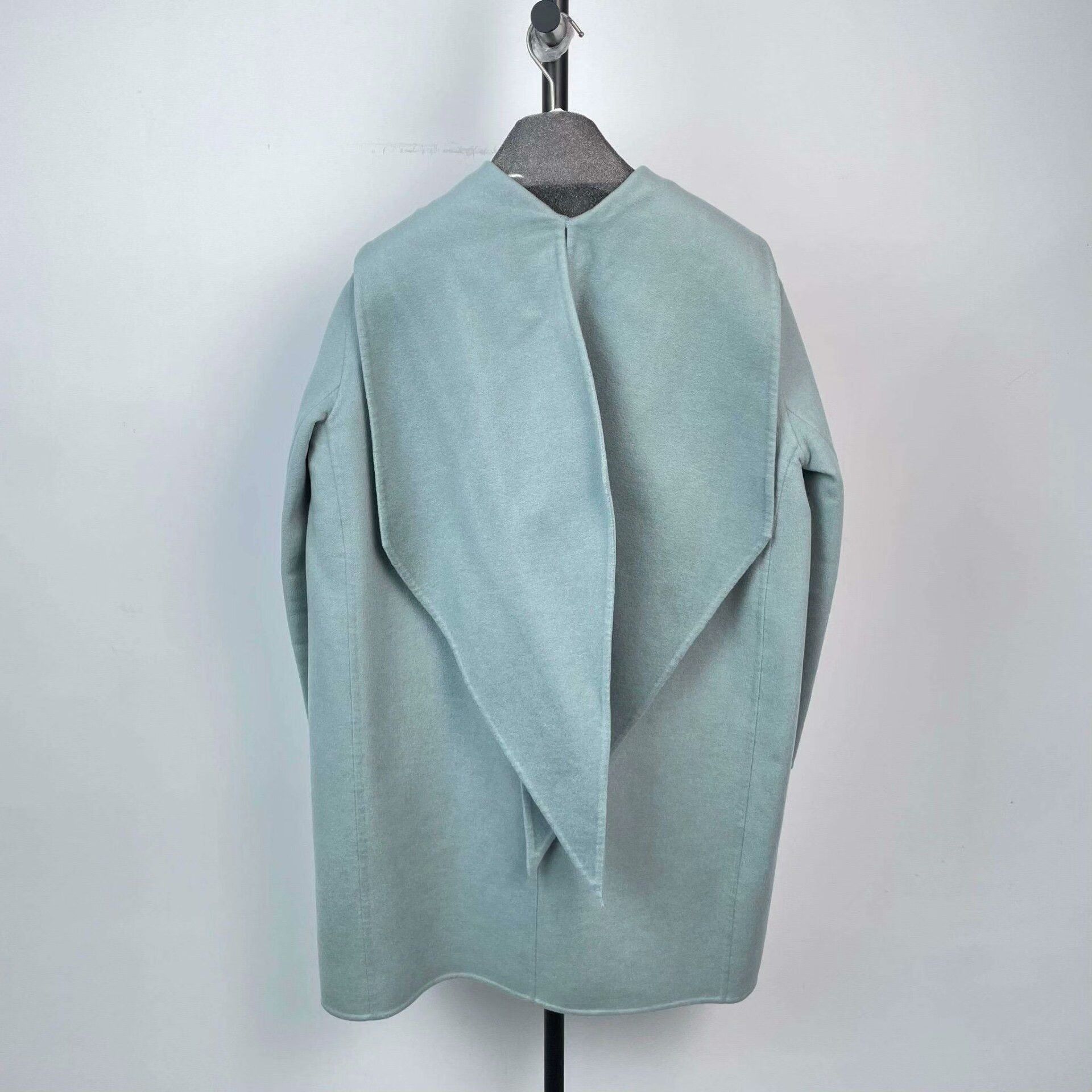 Hermes Hermes Long Blue Coat M Women Size M / US 6-8 / IT 42-44 - 2 Thumbnail