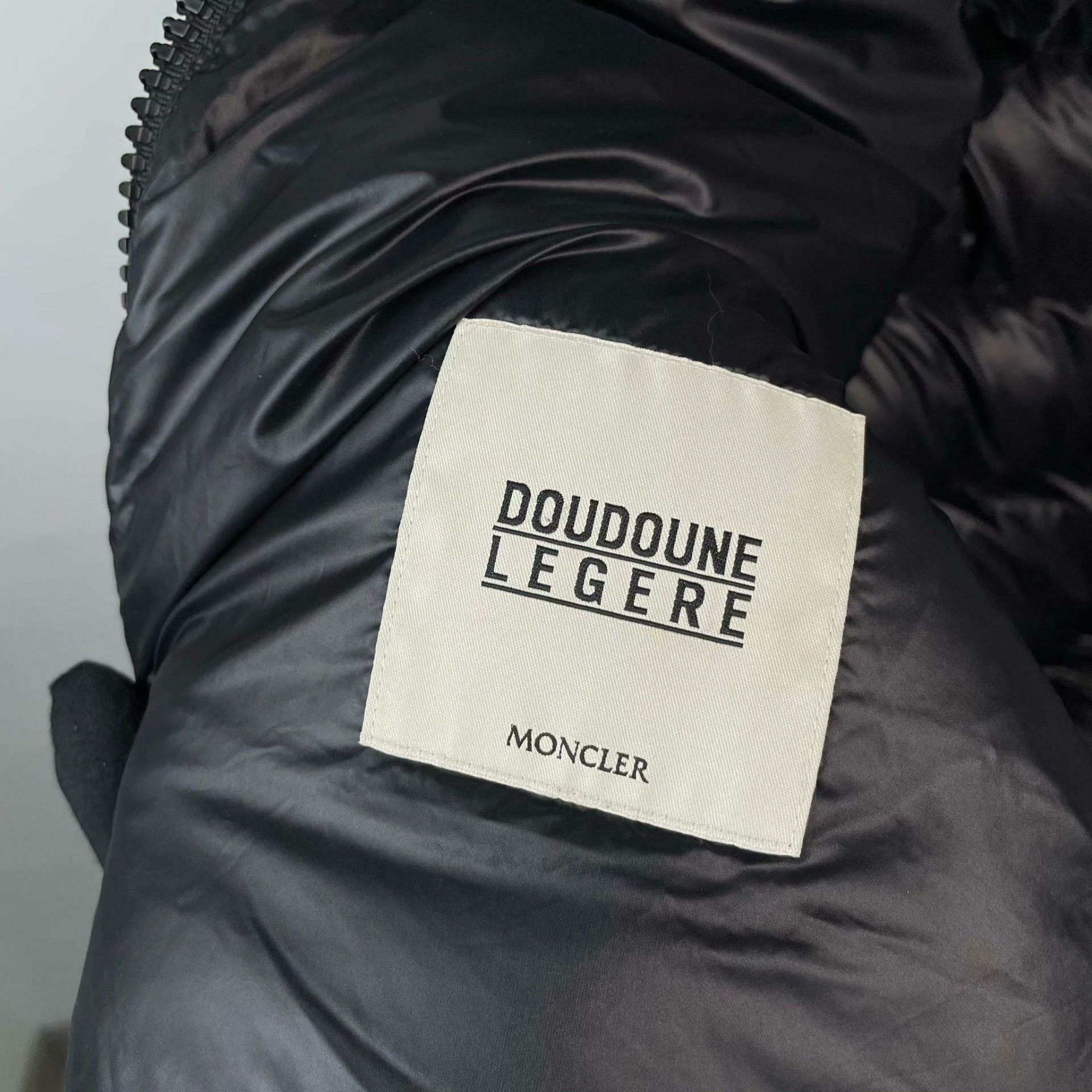 Moncler Moncler Down Black Down Jacket M Women Size M / US 6-8 / IT 42-44 - 9 Thumbnail