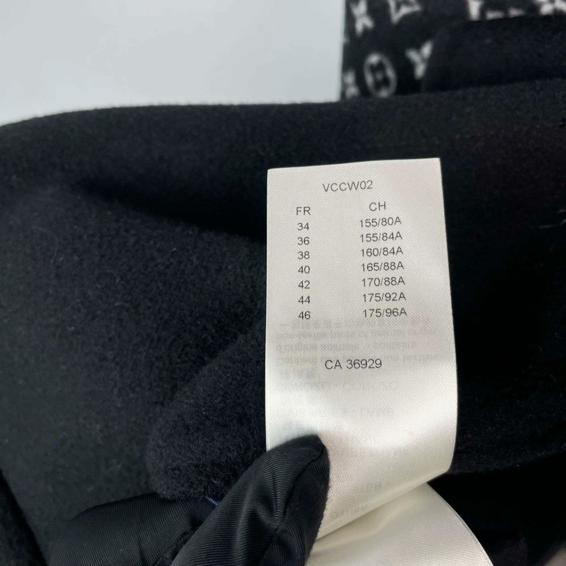 Louis Vuitton Louis Vuitton Black Heavy Coat 40 Men Size US M / EU 48-50 / 2 - 6 Thumbnail