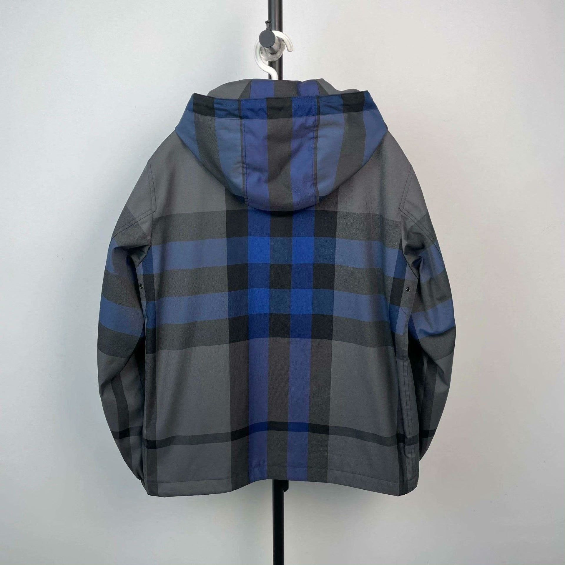 Burberry Burberry Blue Light Jacket M Men Size US M / EU 48-50 / 2 - 2 Thumbnail