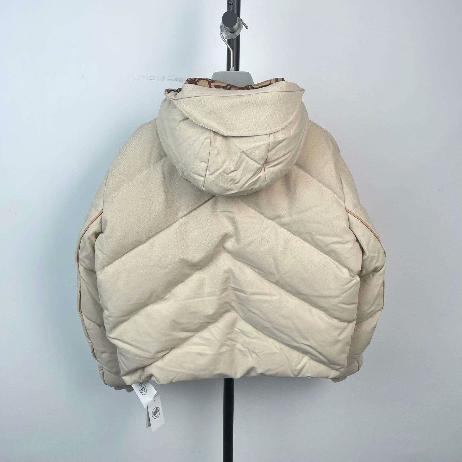 Hermes Hermes Down Beige Down Jacket M Women Size M / US 6-8 / IT 42-44 - 2 Thumbnail