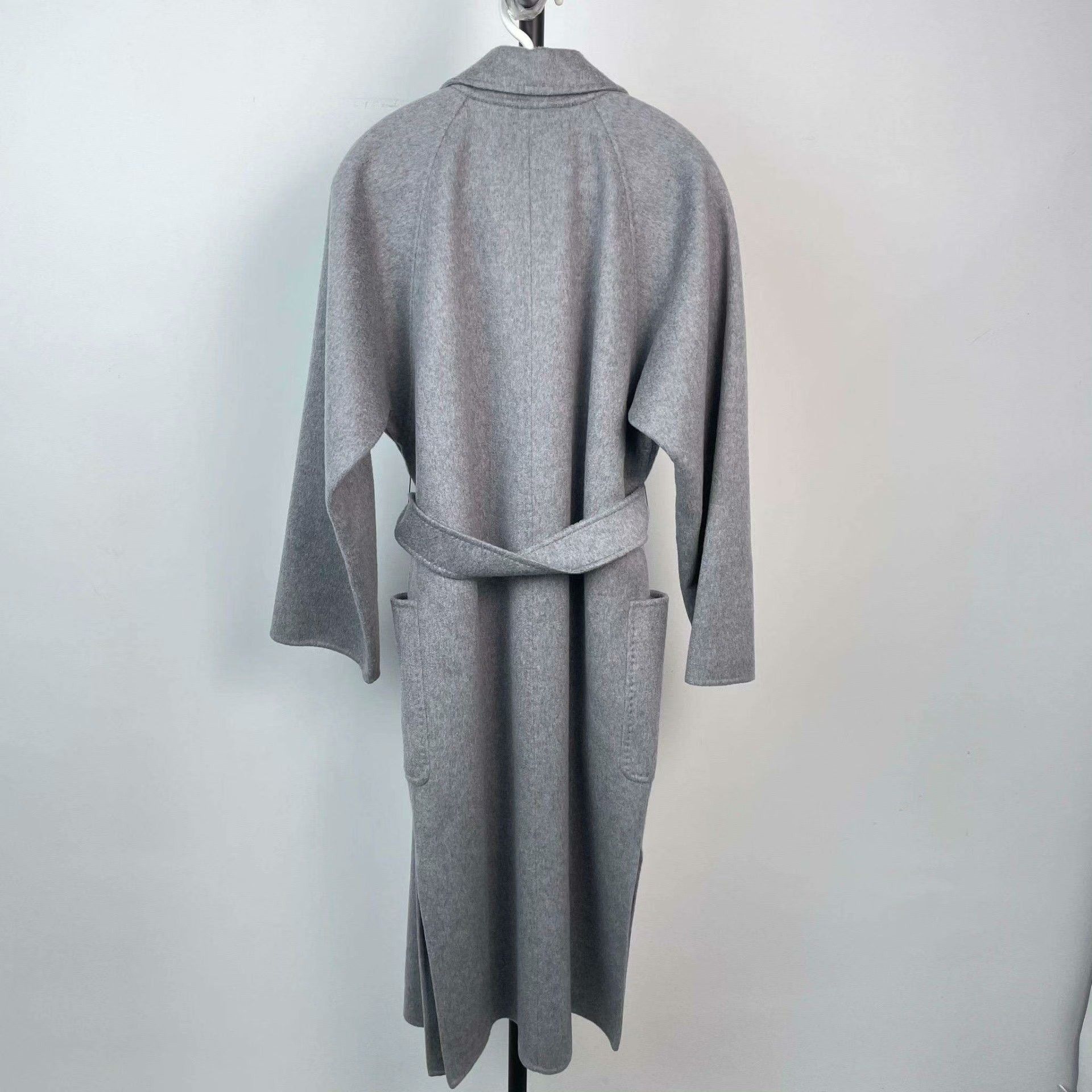 Max Mara Max Mara Gray Coat 26 Women Size XS / US 0-2 / IT 36-38 - 2 Thumbnail