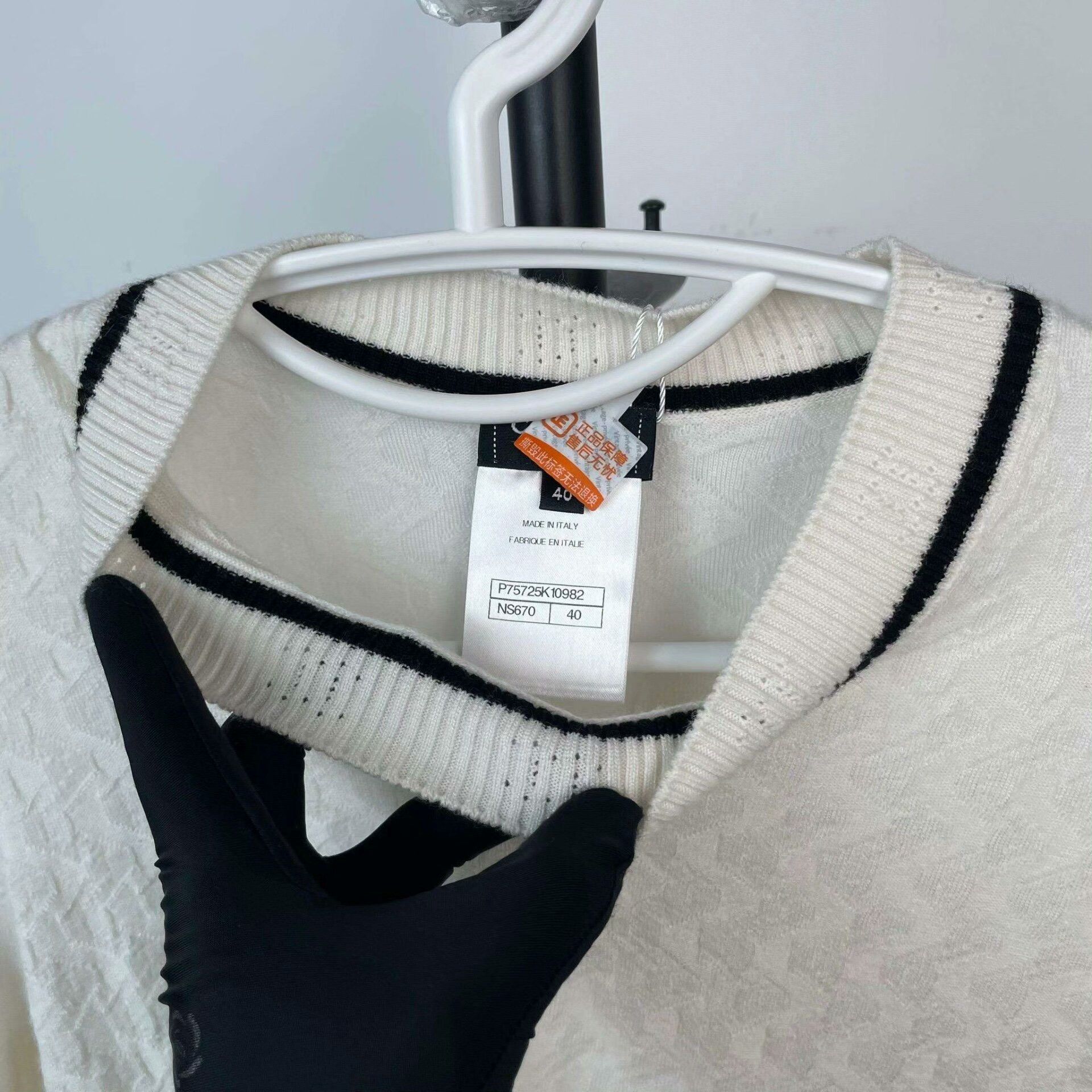 Chanel Chanel Sweater 40 Women Size M / US 6-8 / IT 42-44 - 3 Thumbnail