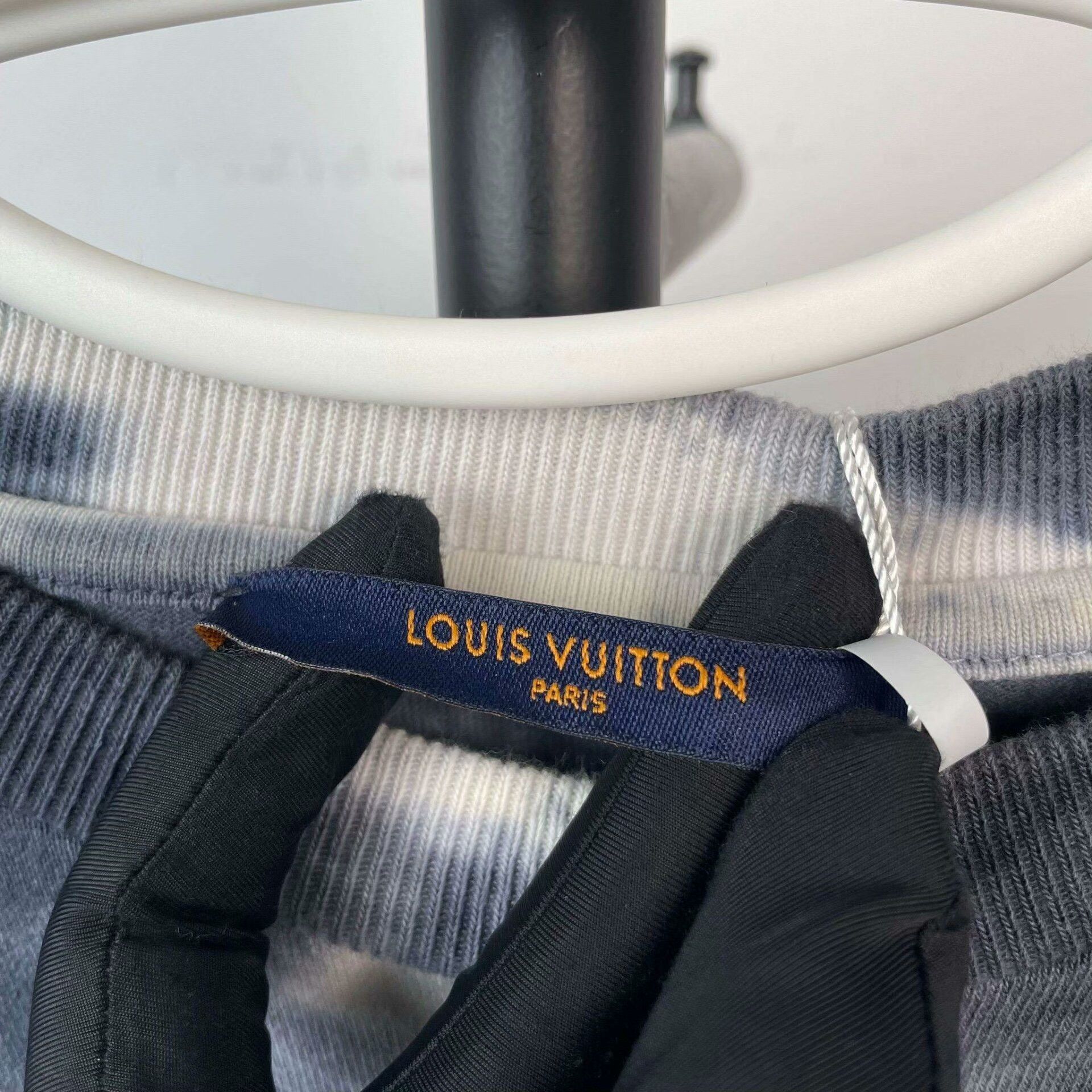Louis Vuitton Louis Vuitton Tie-Dye Multi T-Shirt M Women Size M / US 6-8 / IT 42-44 - 4 Thumbnail