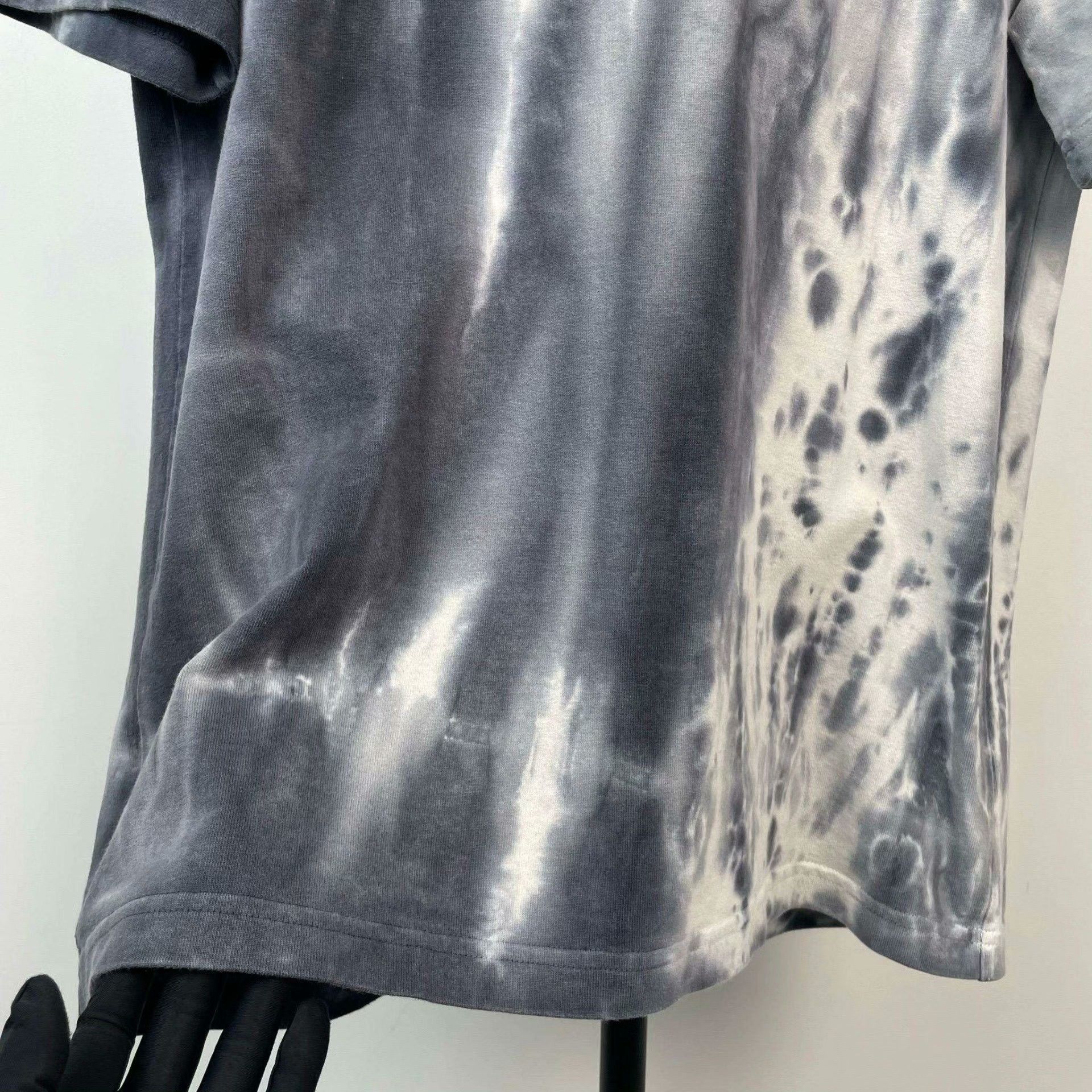 Louis Vuitton Louis Vuitton Tie-Dye Multi T-Shirt M Women Size M / US 6-8 / IT 42-44 - 9 Thumbnail