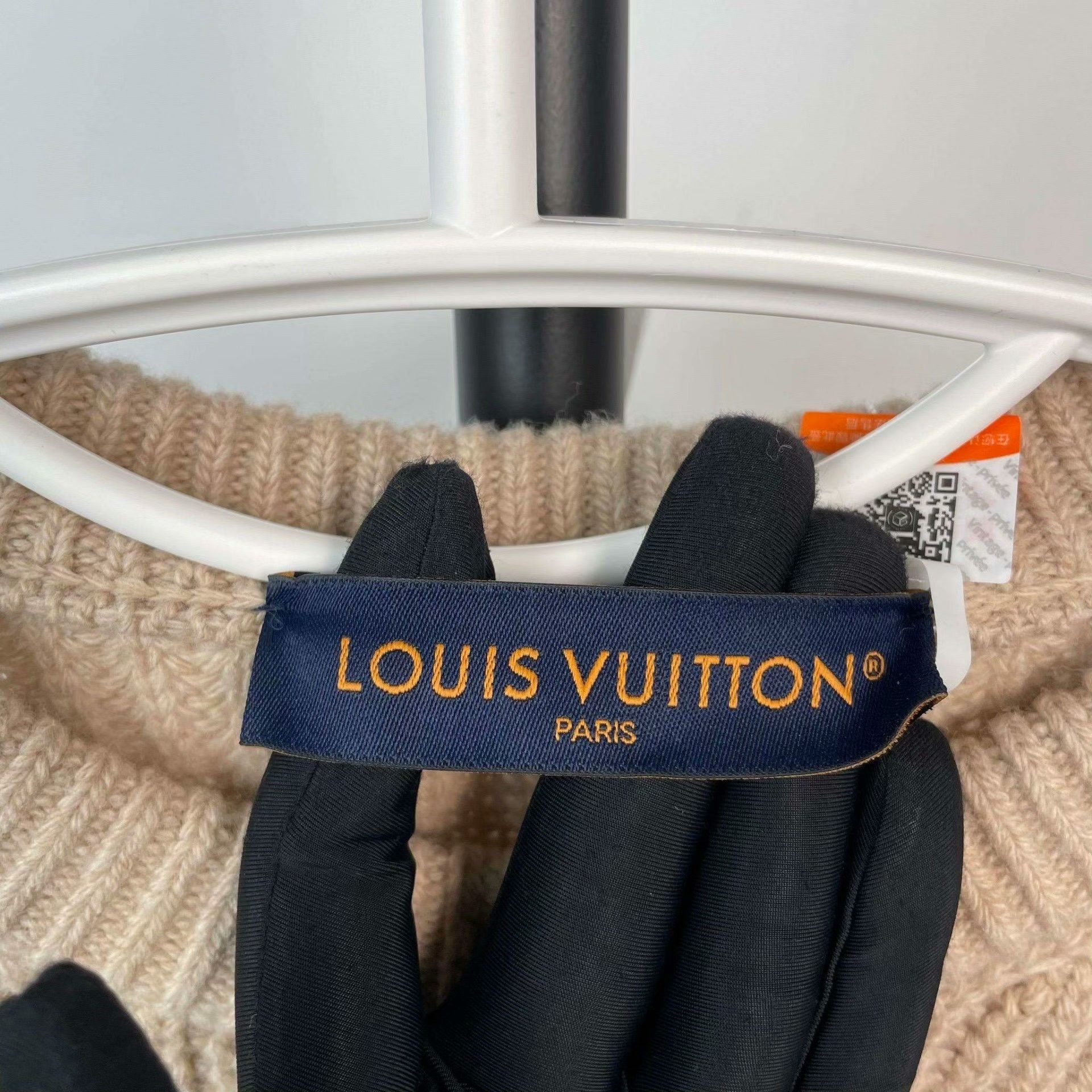 Louis Vuitton Louis Vuitton Sweater S Women Size S / US 4 / IT 40 - 3 Thumbnail