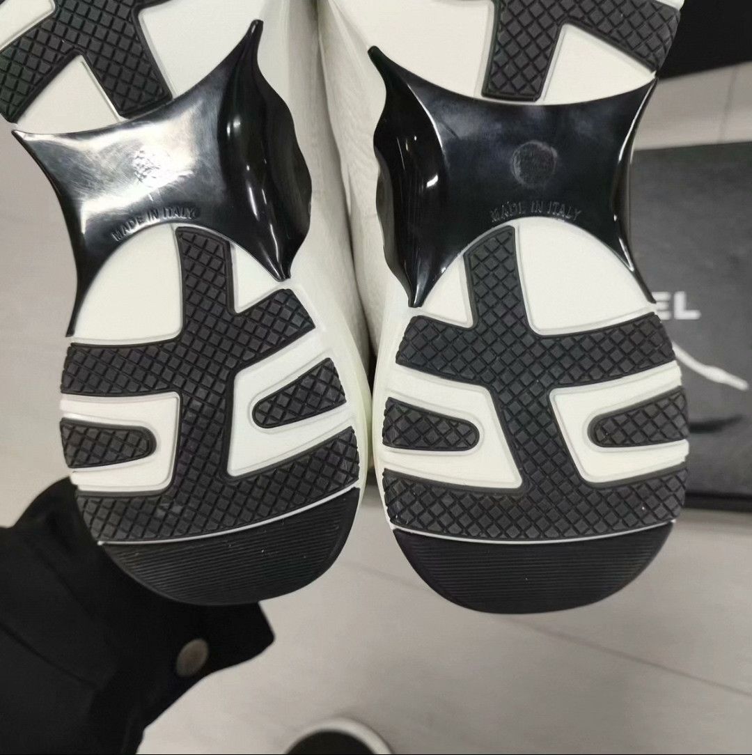 Chanel Chanel Leather White Lowtop Sneakers 35 Women Size US 5 / IT 35 - 5 Thumbnail