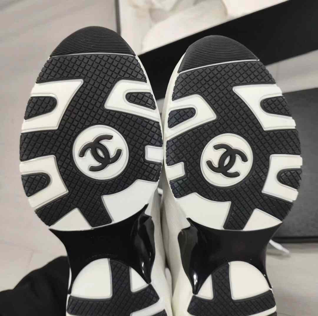 Chanel Chanel Leather White Lowtop Sneakers 35 Women Size US 5 / IT 35 - 4 Thumbnail