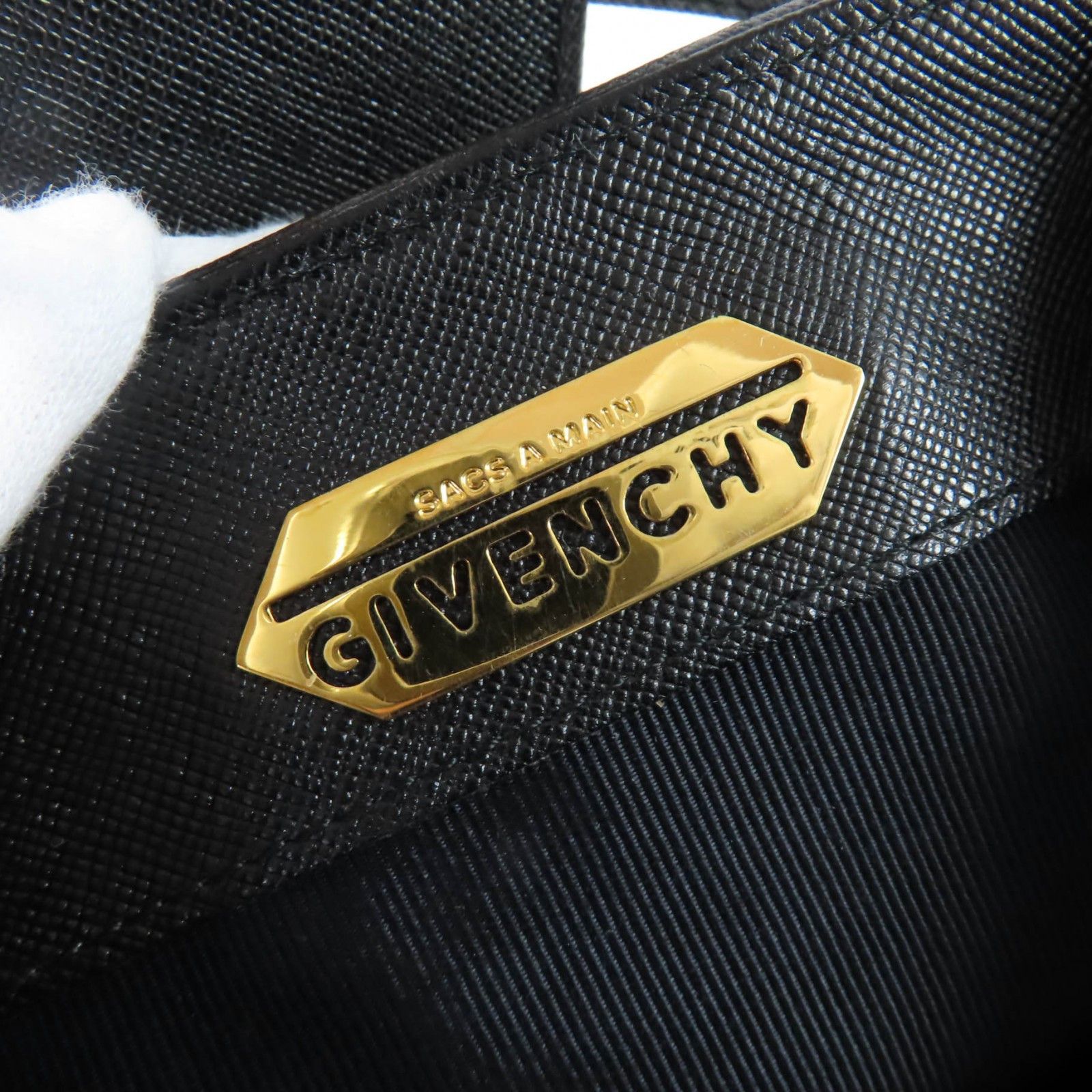 Givenchy Givenchy Givenchy Leather Turnlock Handbag Leather Vanity Bag DUTY FREE for USA Size ONE SIZE - 8 Thumbnail