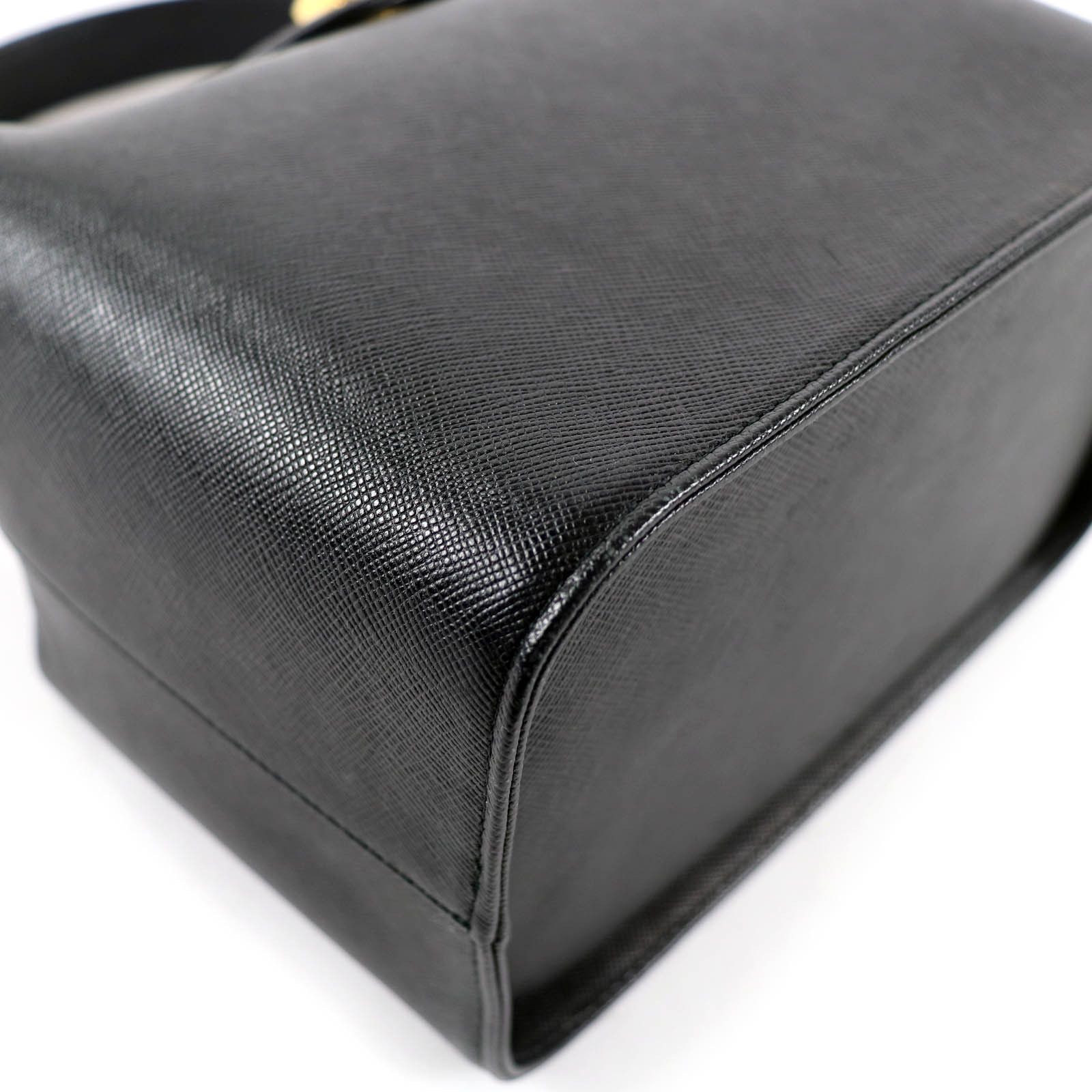 Givenchy Givenchy Givenchy Leather Turnlock Handbag Leather Vanity Bag DUTY FREE for USA Size ONE SIZE - 5 Thumbnail