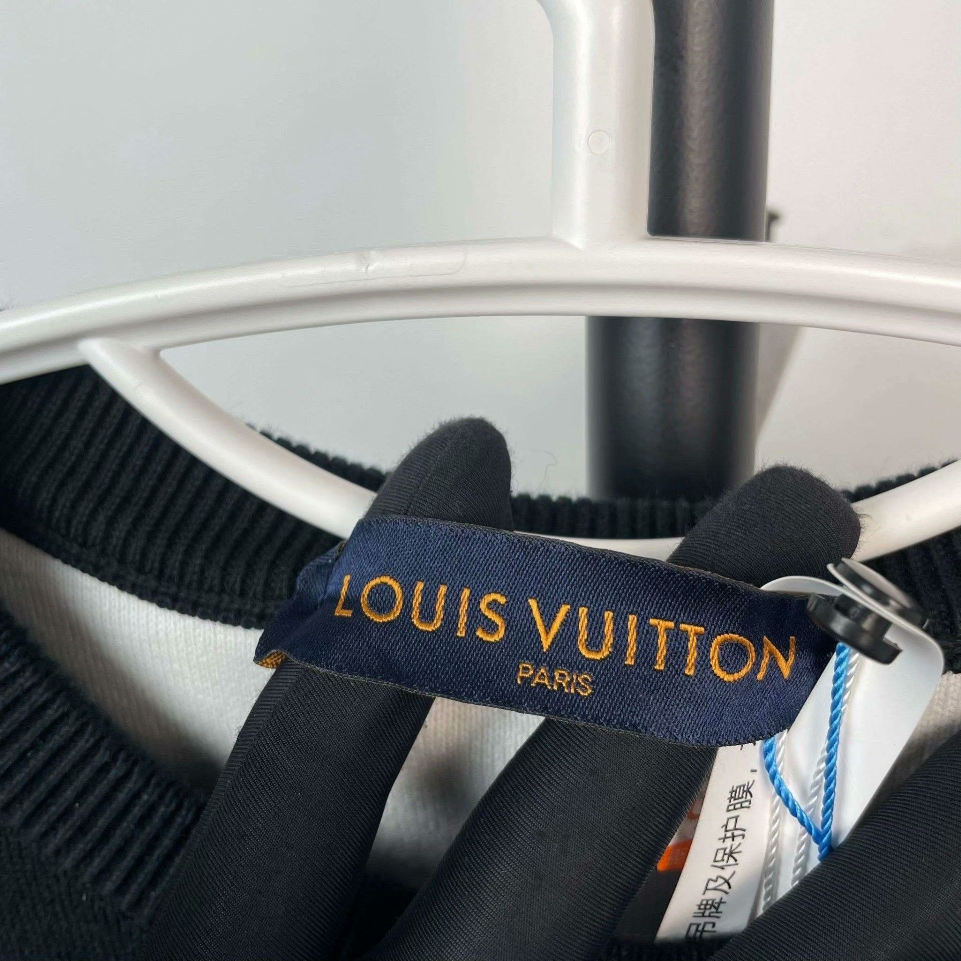 Louis Vuitton Louis Vuitton Knit Gradient Multi Sweater M Men Size US M / EU 48-50 / 2 - 4 Thumbnail