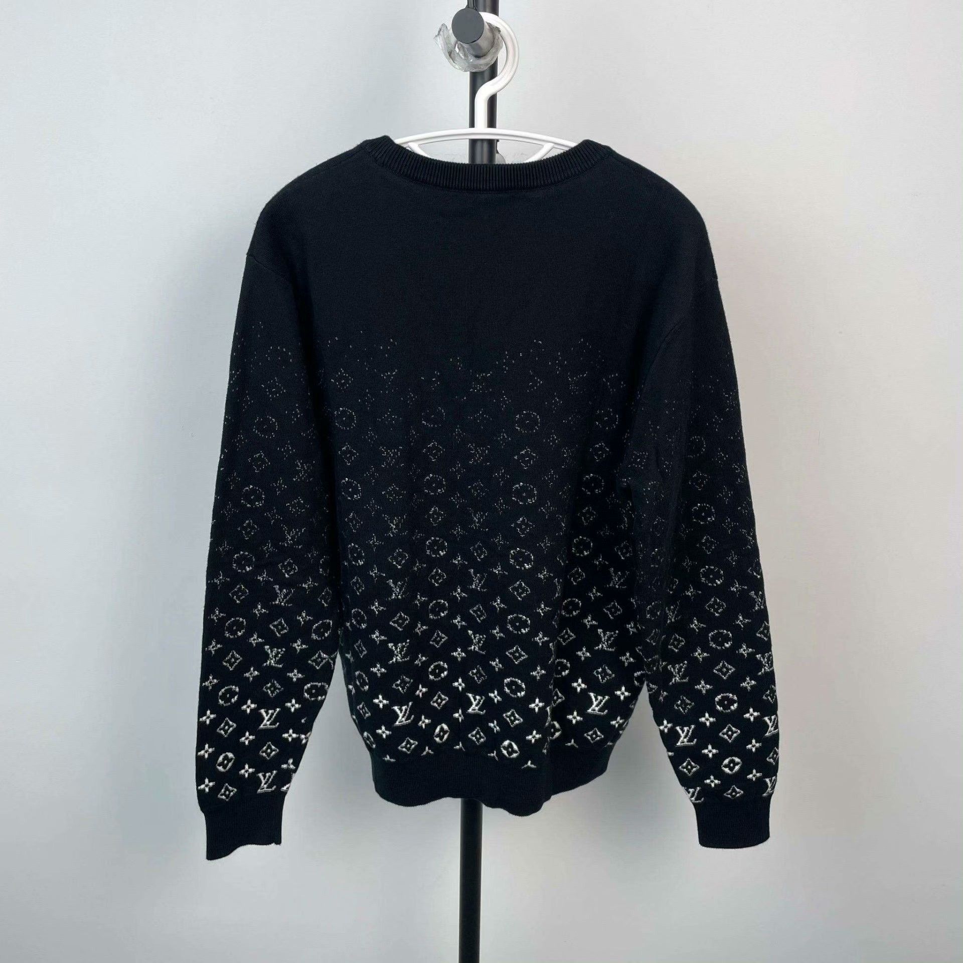 Louis Vuitton Louis Vuitton Knit Gradient Multi Sweater M Men Size US M / EU 48-50 / 2 - 2 Thumbnail