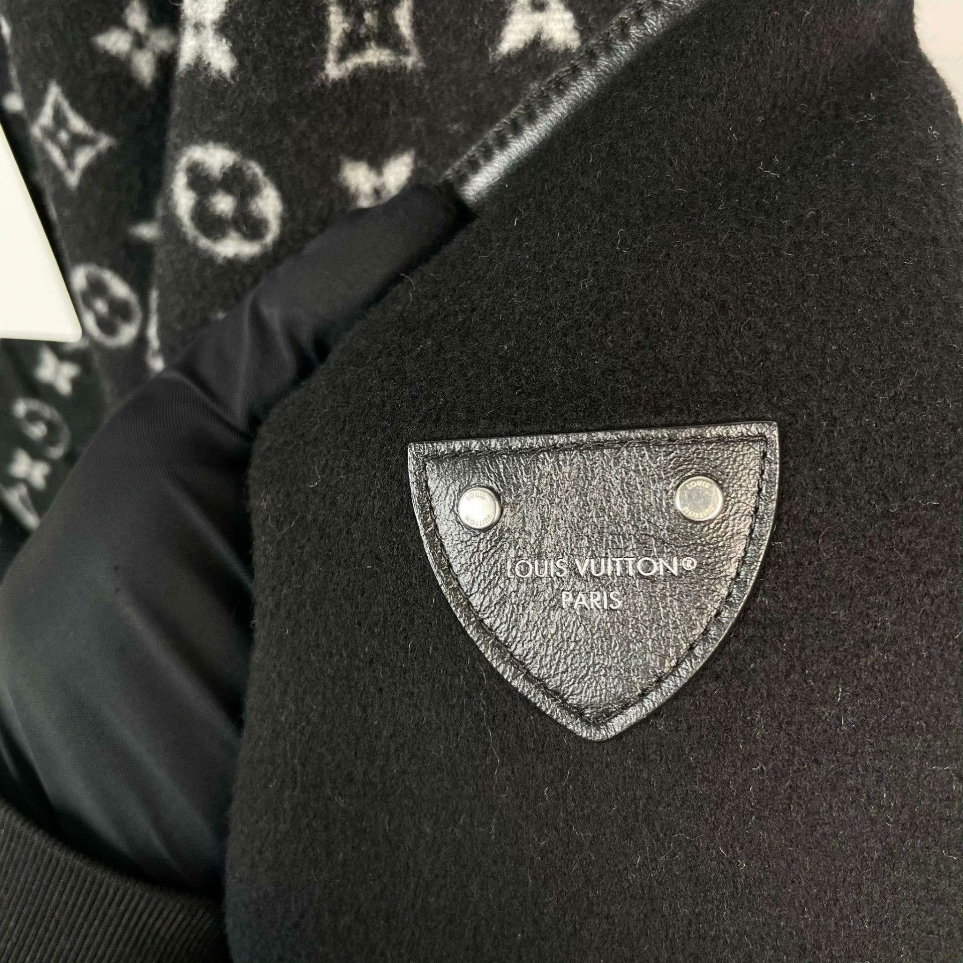 Louis Vuitton Louis Vuitton Black Heavy Coat 34 Men Size US XS / EU 42 / 0 - 4 Thumbnail