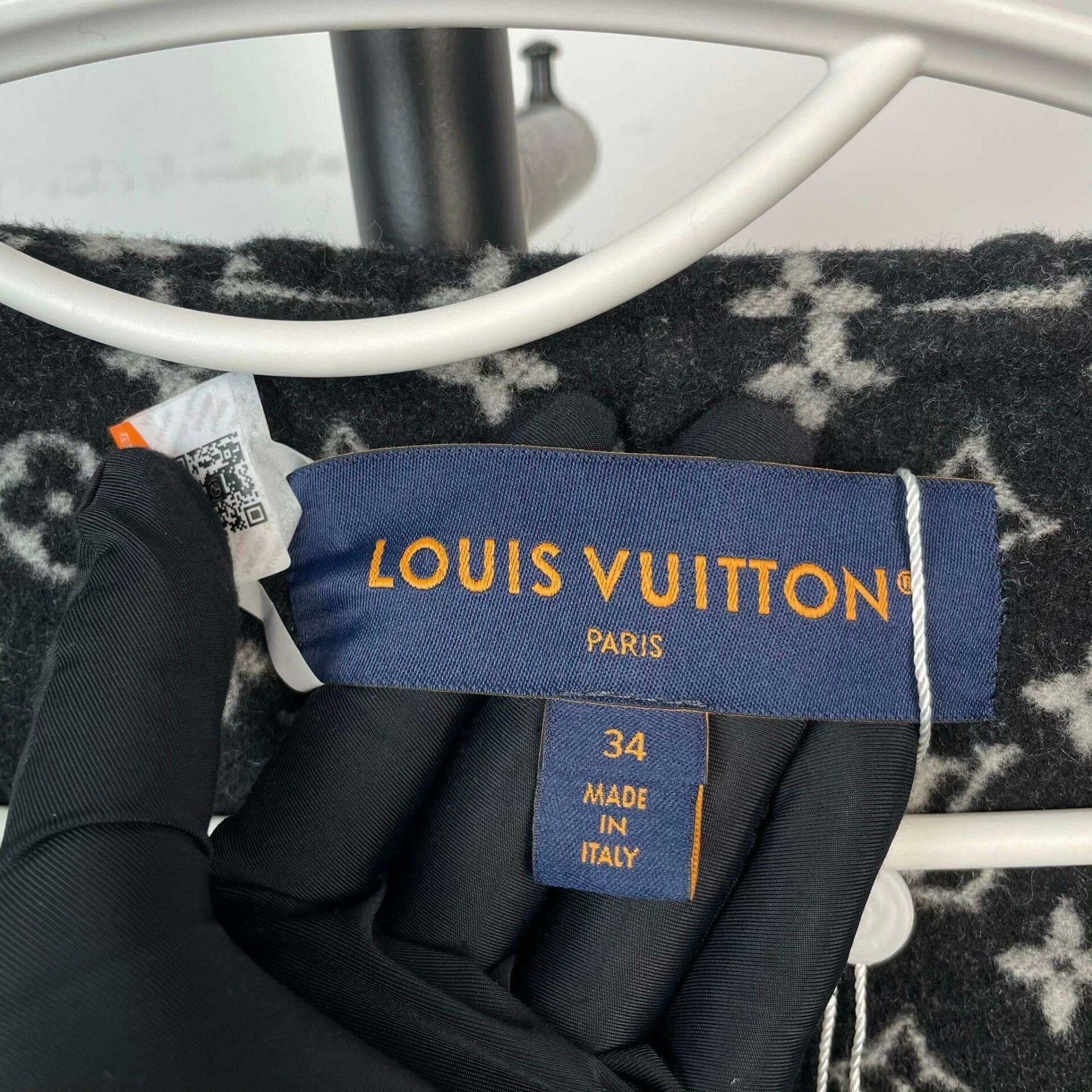 Louis Vuitton Louis Vuitton Black Heavy Coat 34 Men Size US XS / EU 42 / 0 - 3 Thumbnail