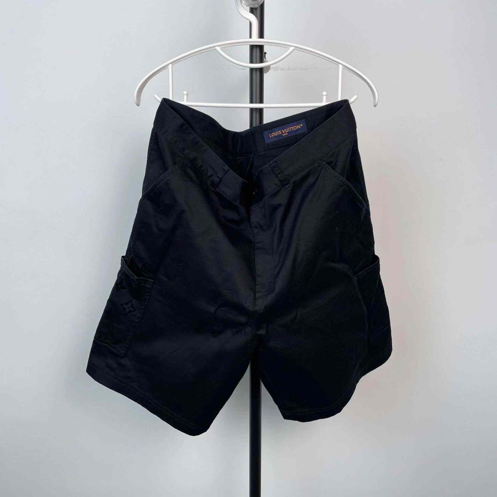 Louis Vuitton Louis Vuitton Cotton Black Shorts S Men Size US 30 / EU 46 - 2 Thumbnail