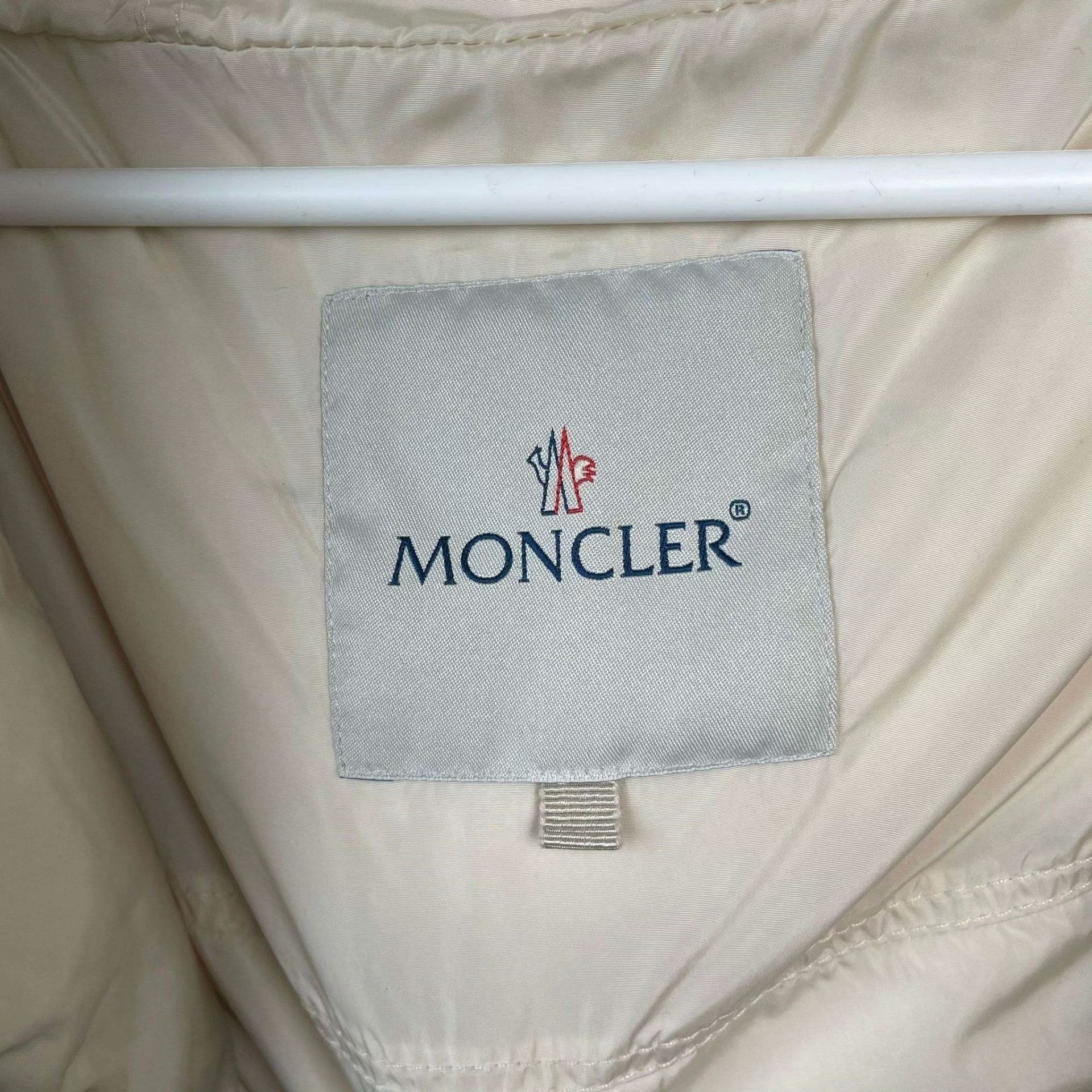 Moncler Moncler Down Beige Down Jacket S Women Size S / US 4 / IT 40 - 5 Thumbnail